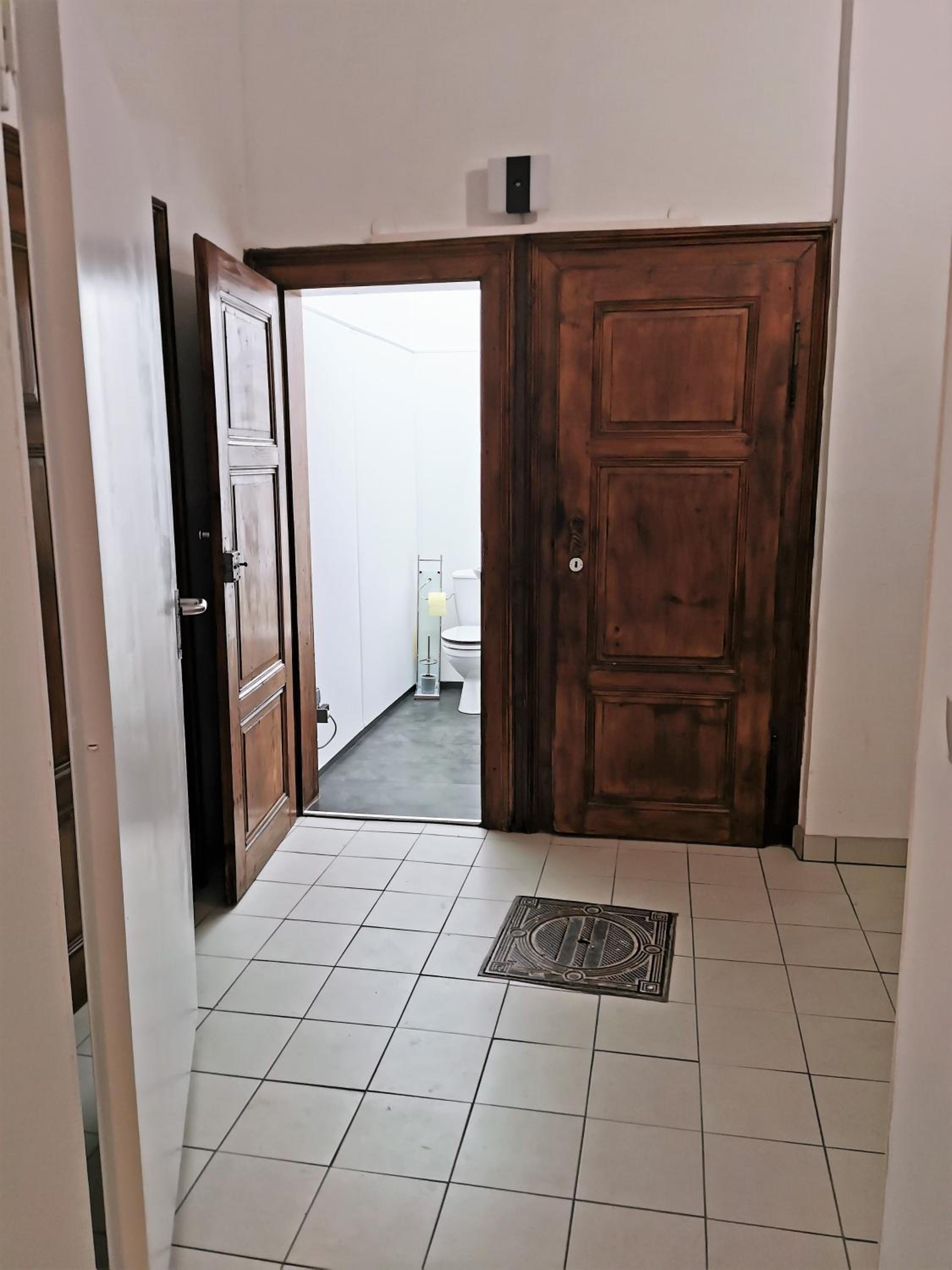Studio Apartment - Photo 13