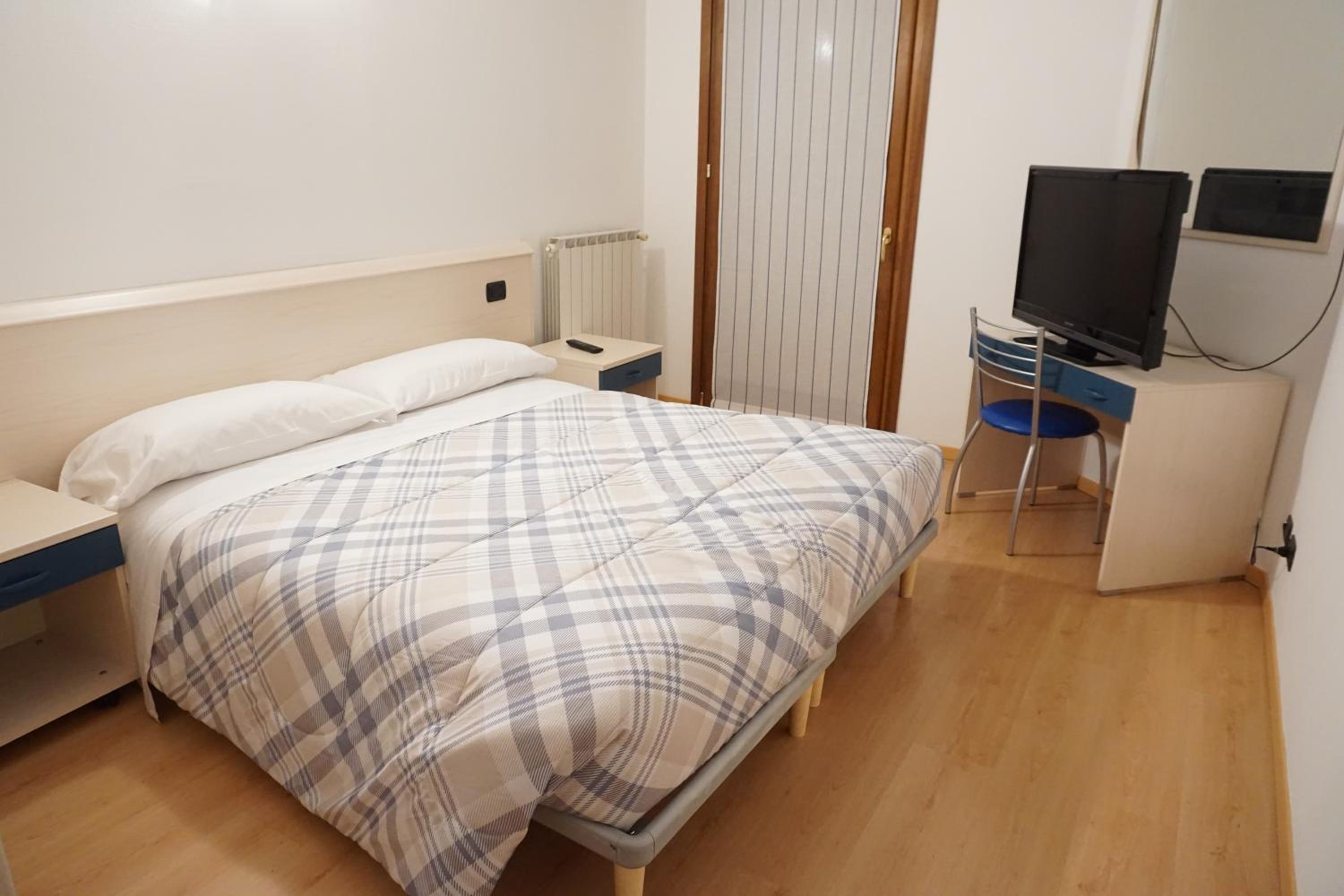 Twin Room - Photo 1