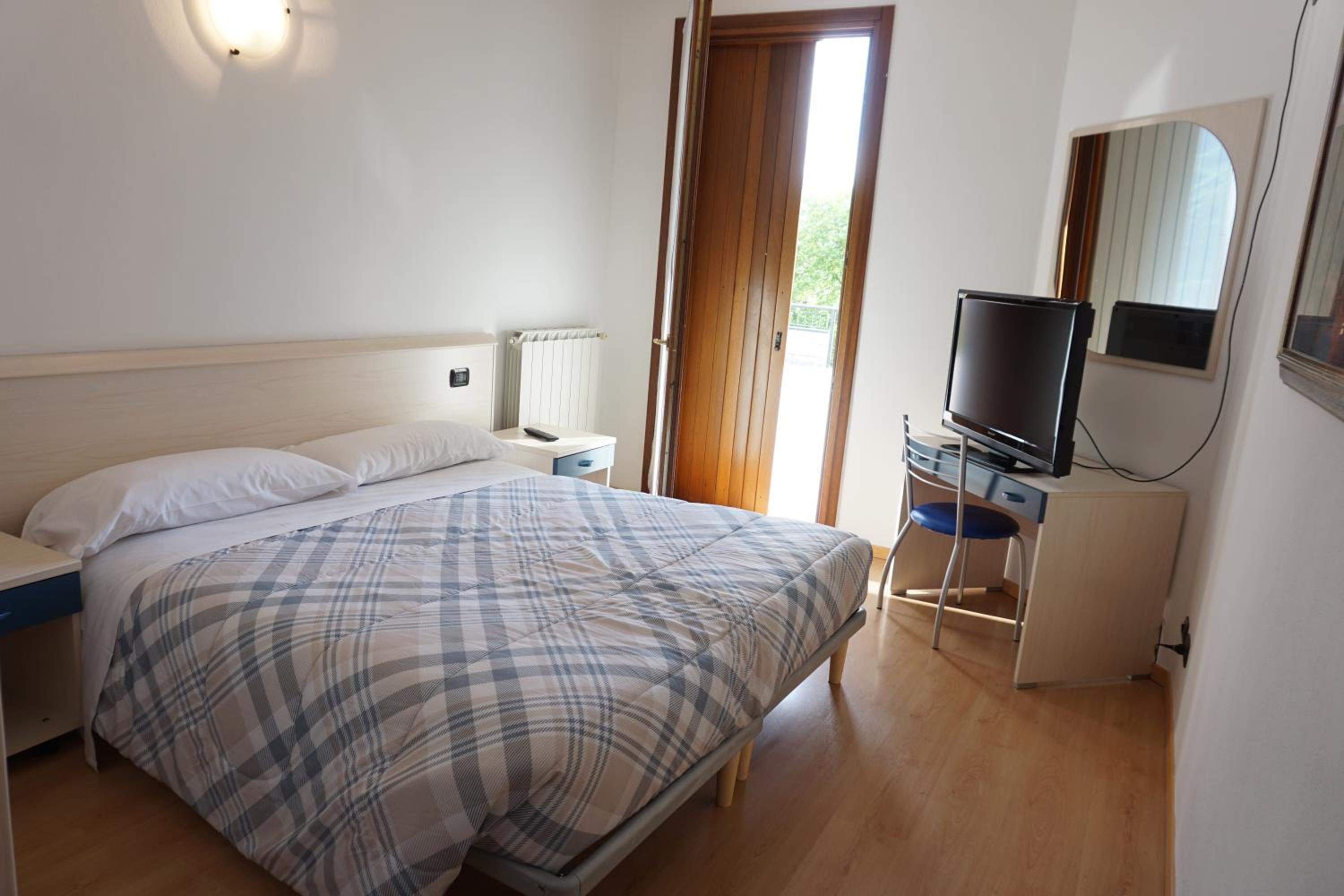 Double Room - Photo 3