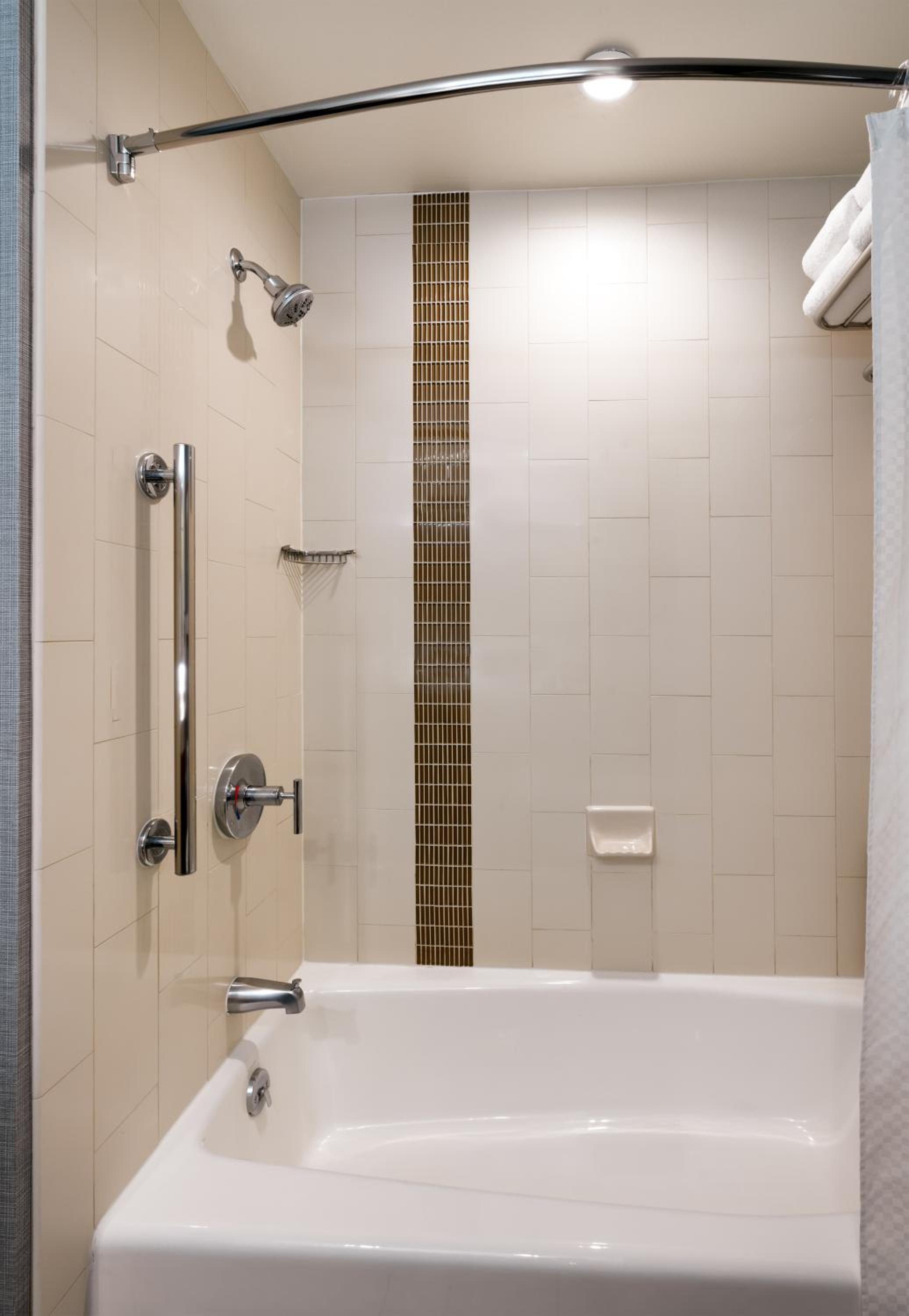 King Room with Sofa Bed and Accessible Tub - Disability Access photo 3