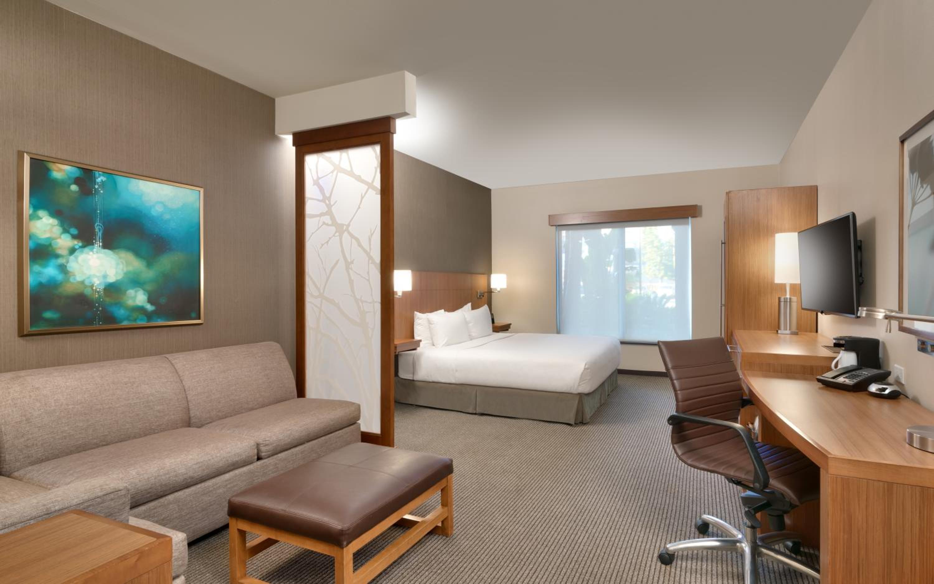 King Room with Sofa Bed - High Floor photo 3