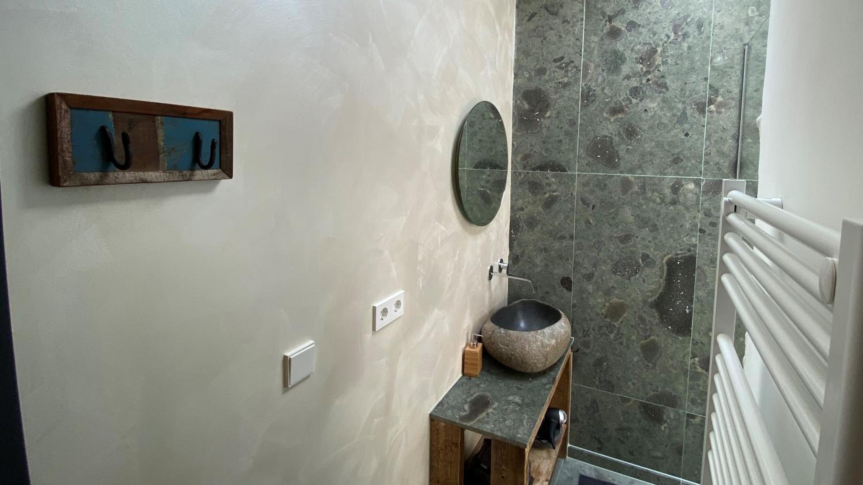 Apartment with Balcony - Photo 7