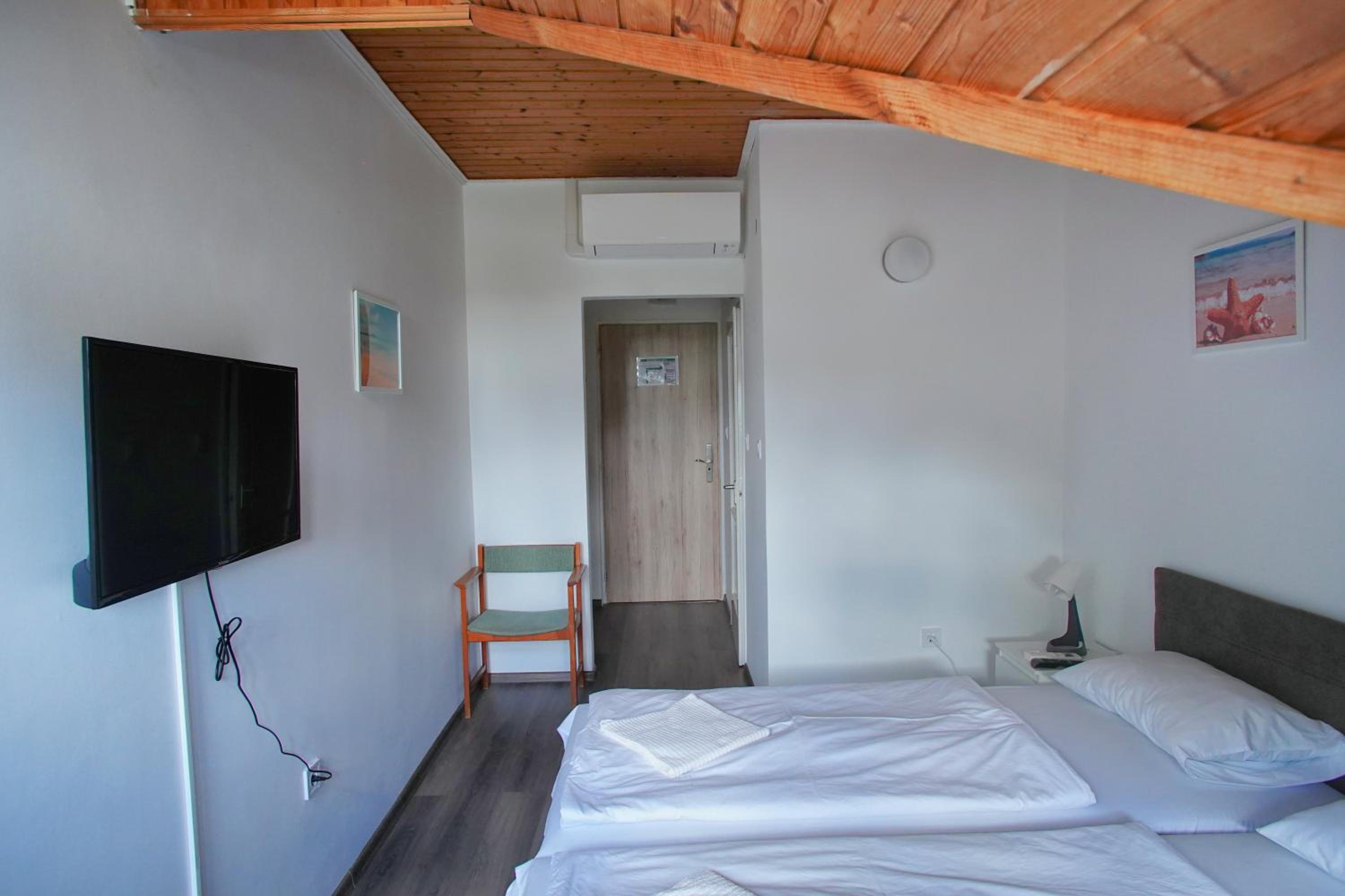 Standard Twin Room photo 2