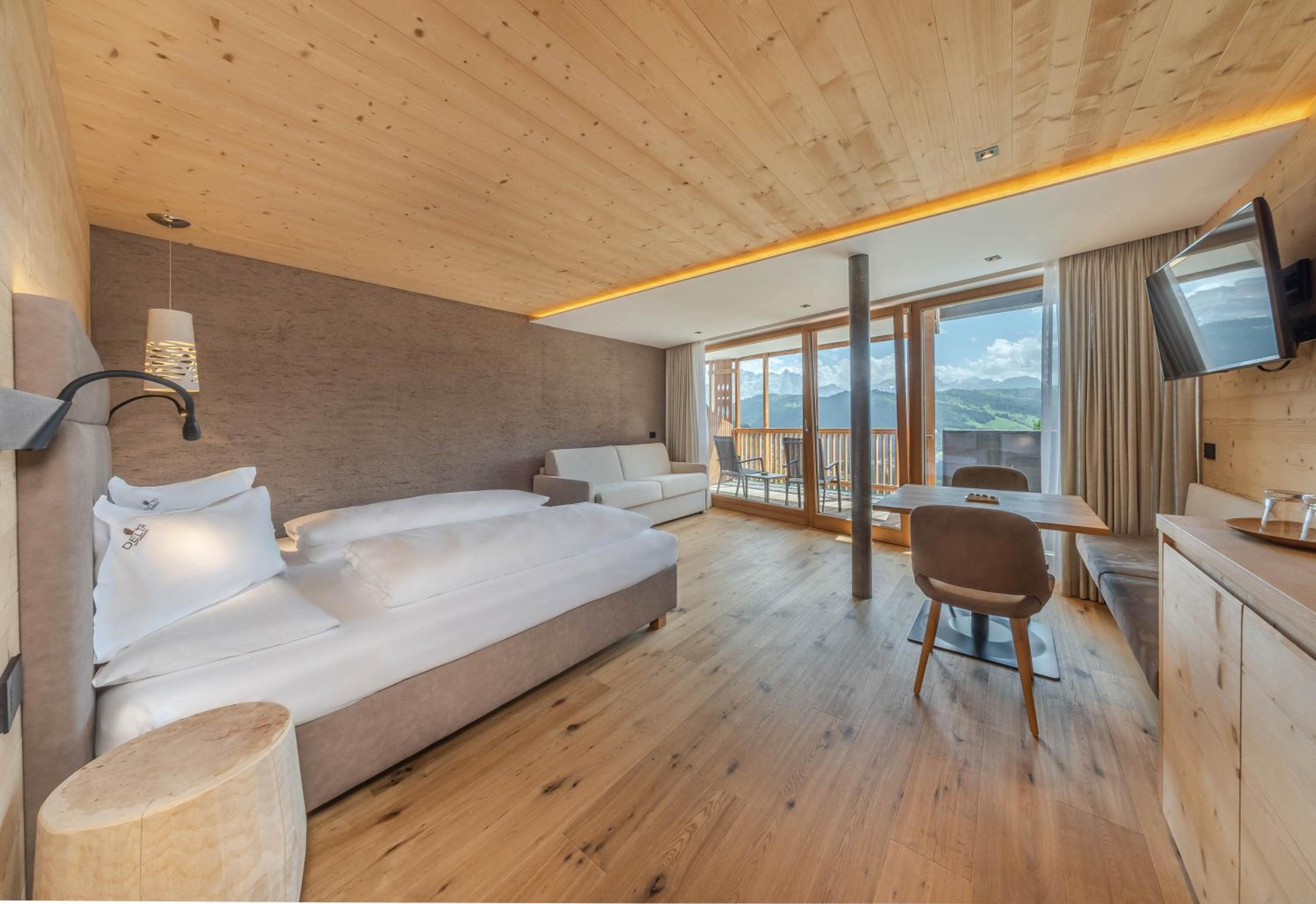 Deluxe Family Room