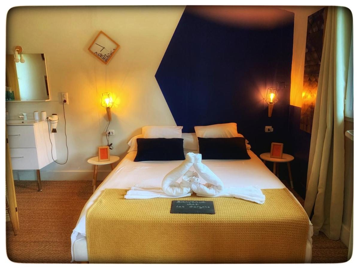 Queen Room with Pool View
