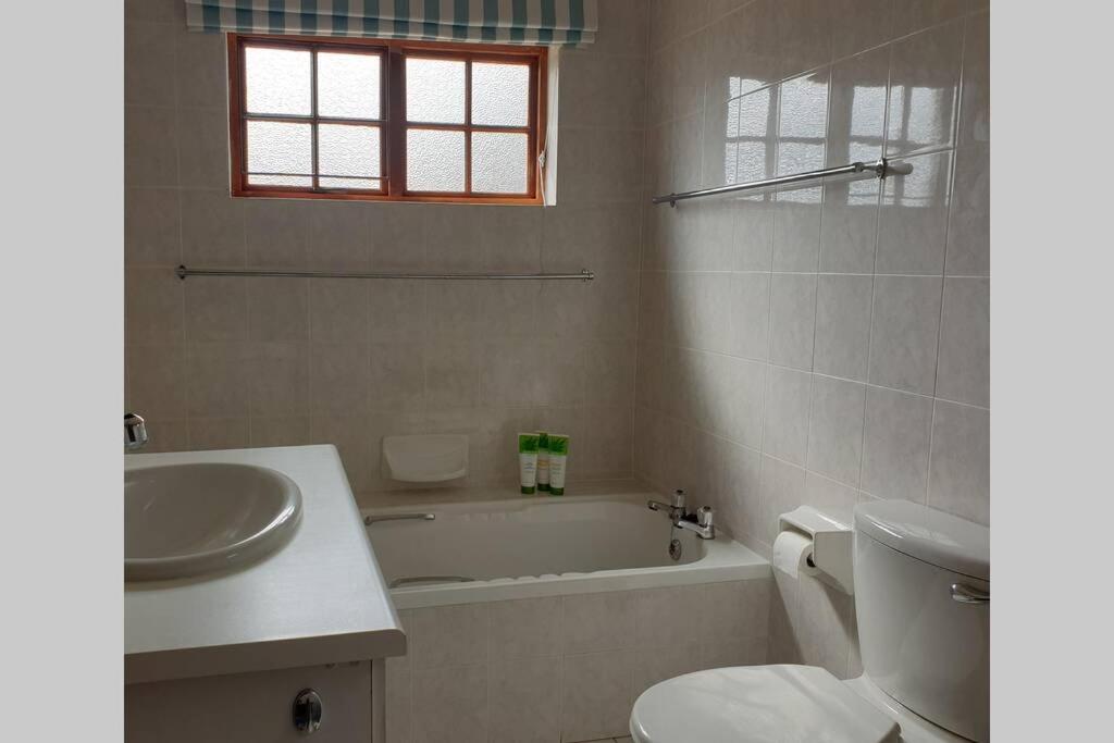 Four-Bedroom House photo 2