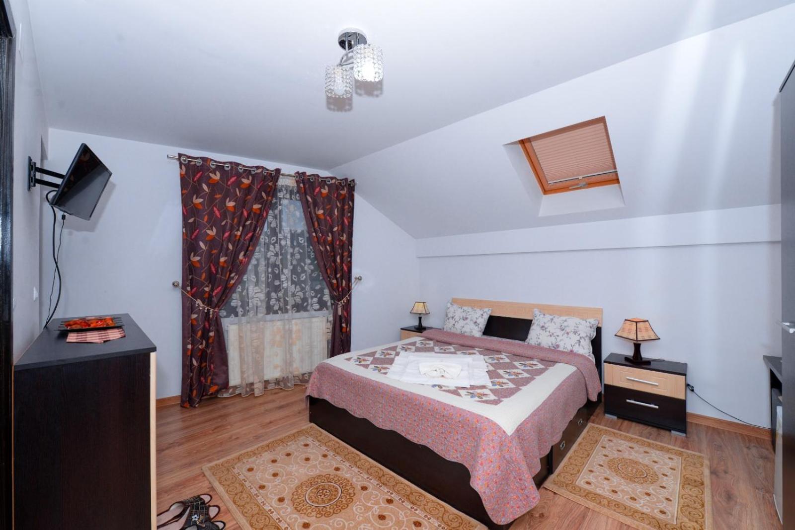Deluxe Double Room with Shower - Photo 1