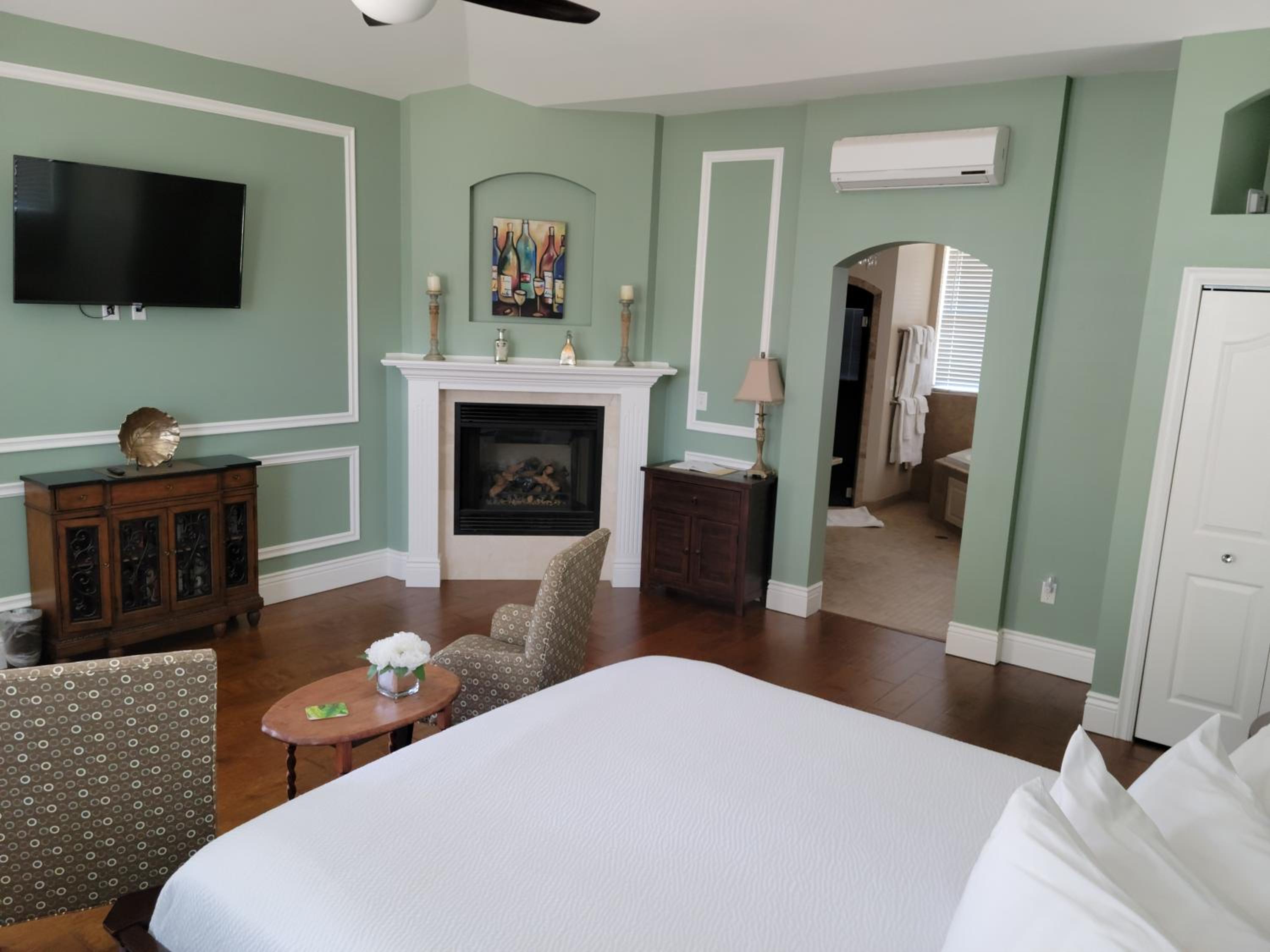 King Suite with Balcony photo 1