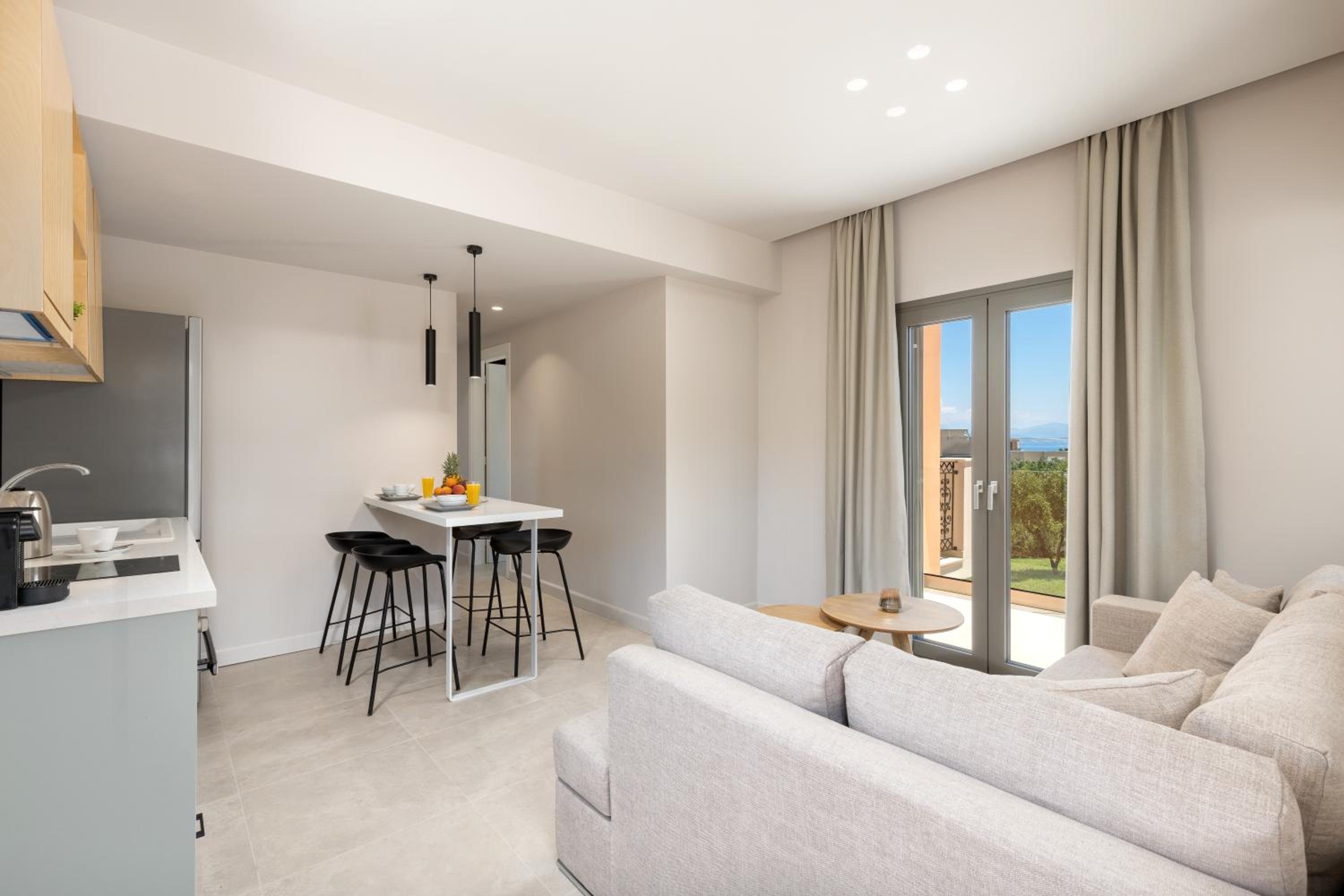 Deluxe Family Suite