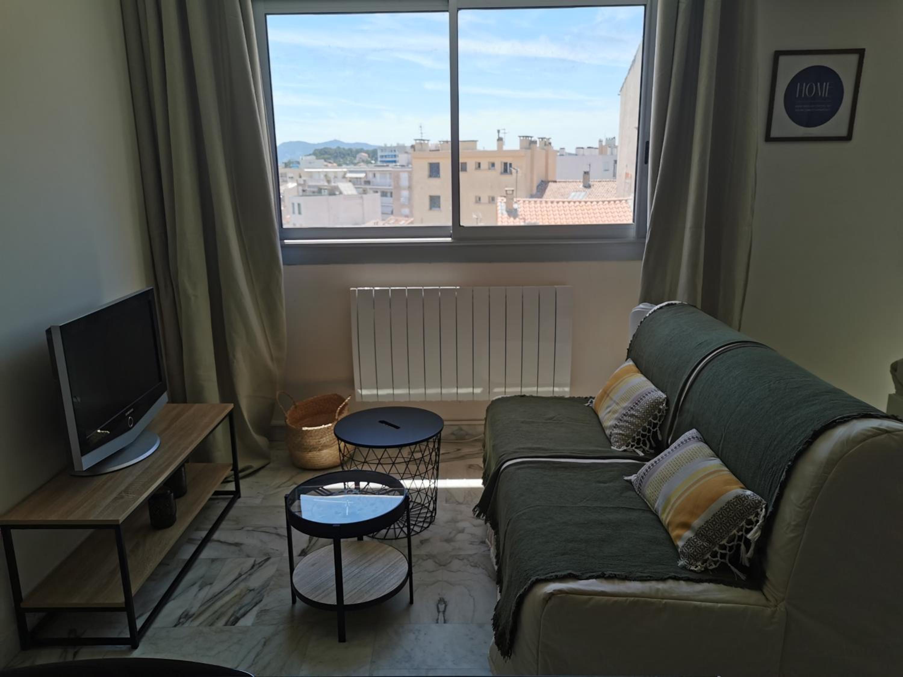 One-Bedroom Apartment