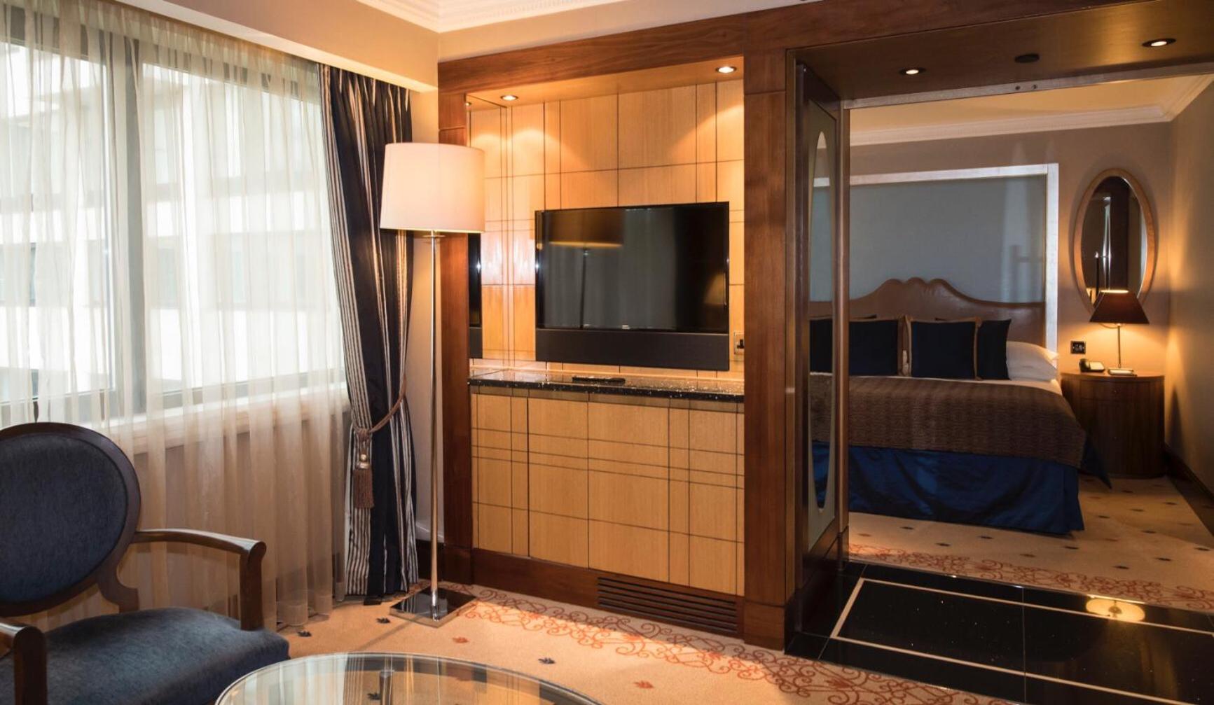 Junior King Suite photo 1