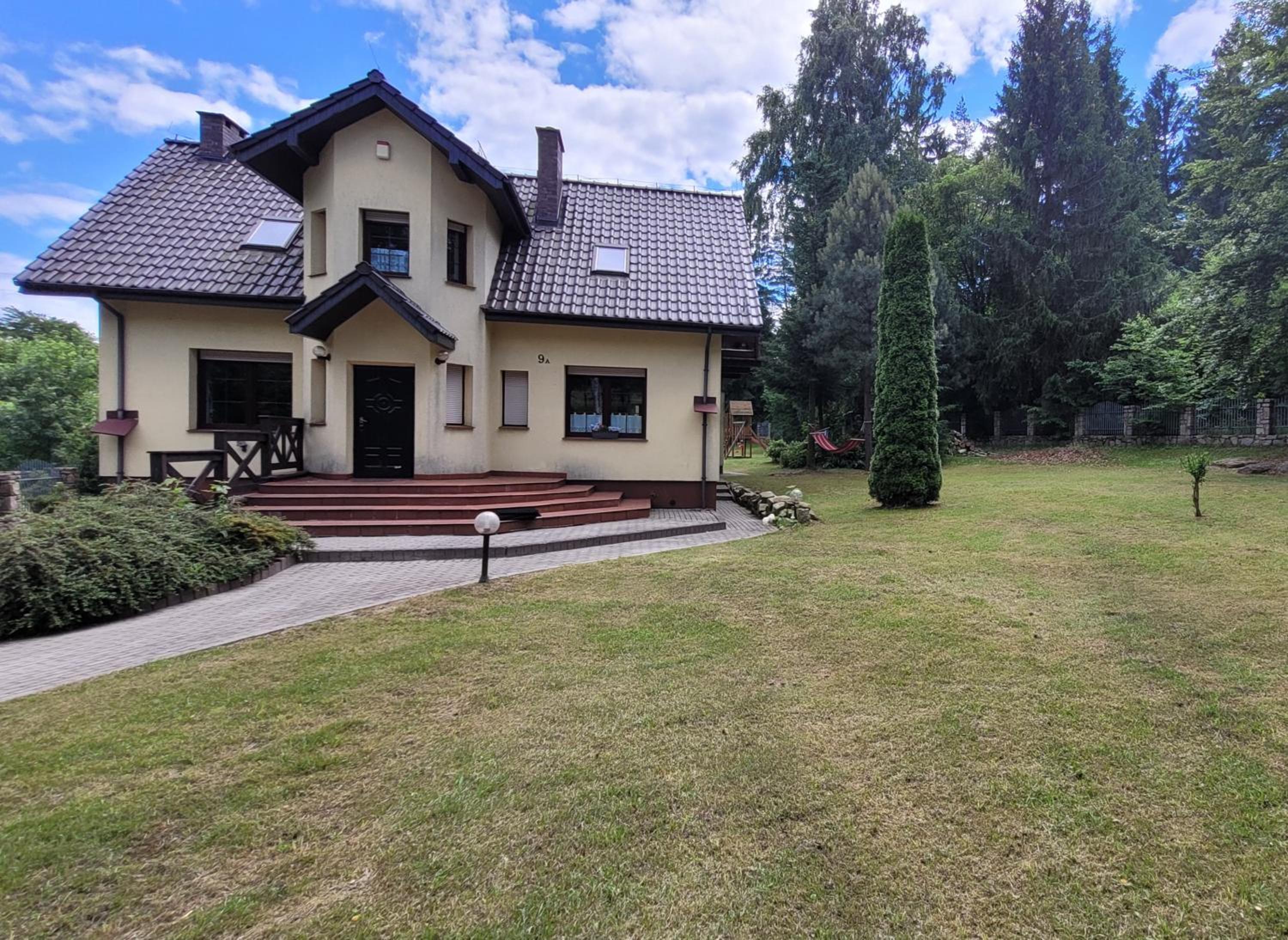 Five-Bedroom House photo 1