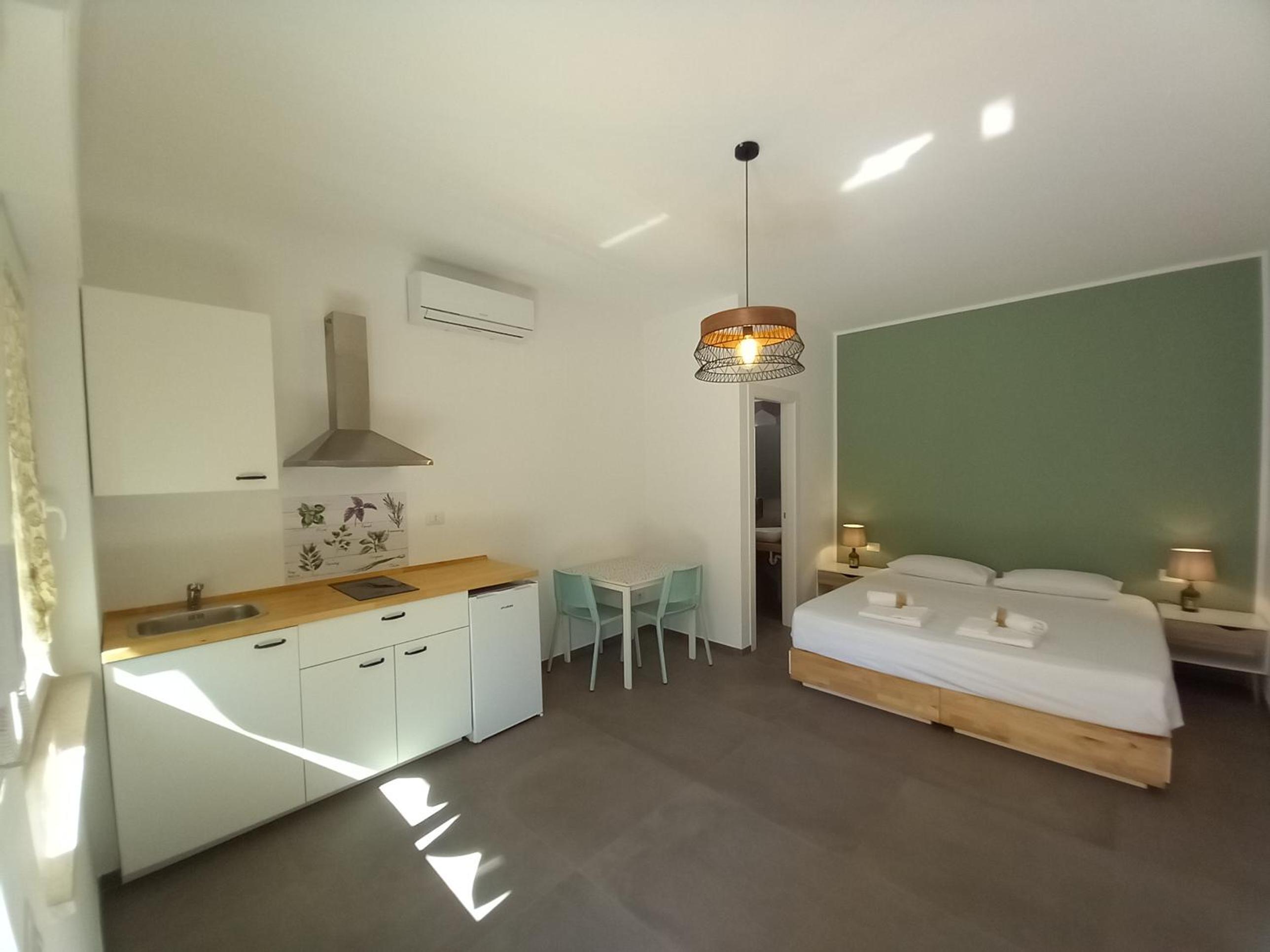 Double Room with Private Bathroom - Photo 14