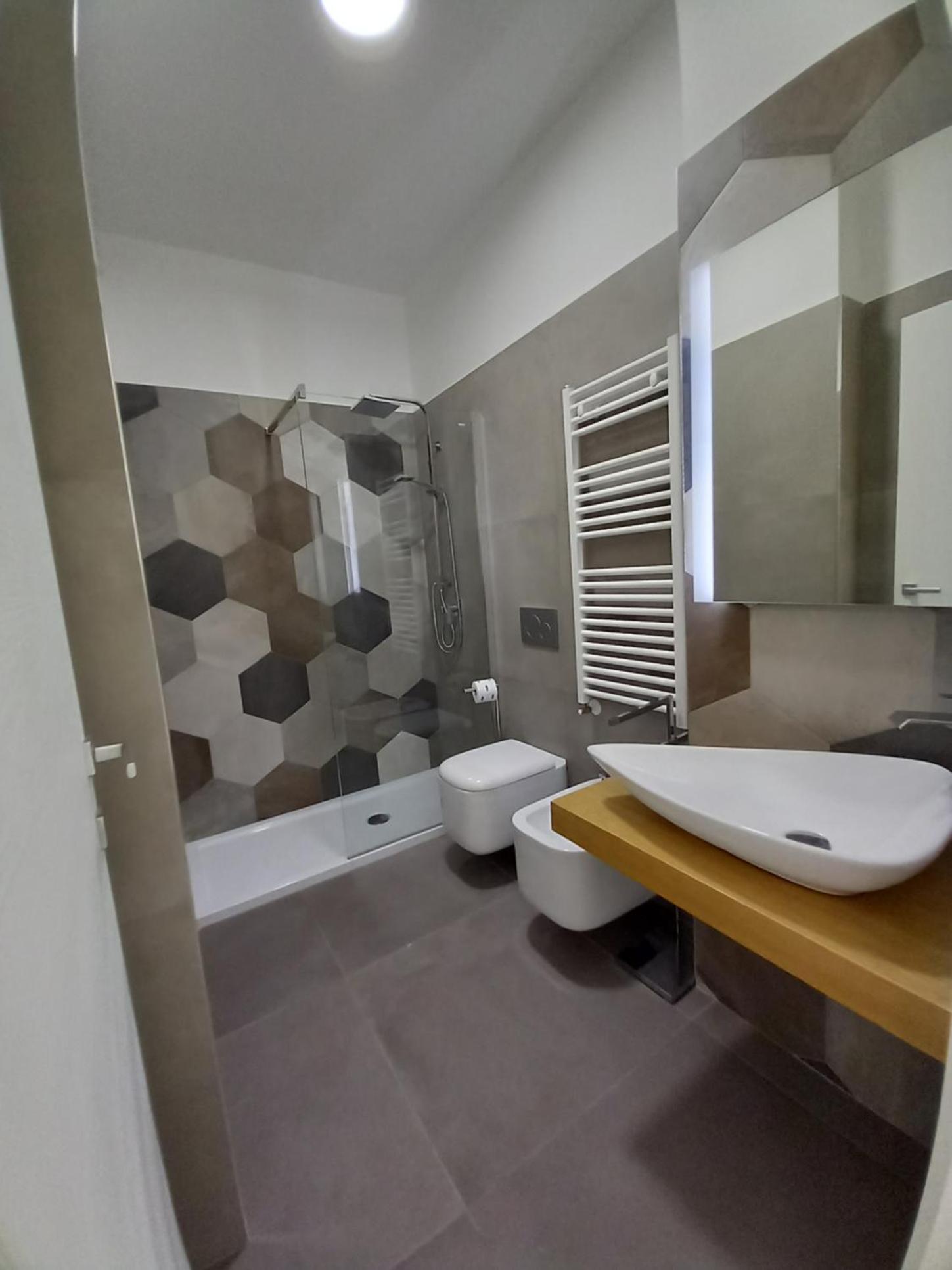 Double Room with Private Bathroom - Photo 15