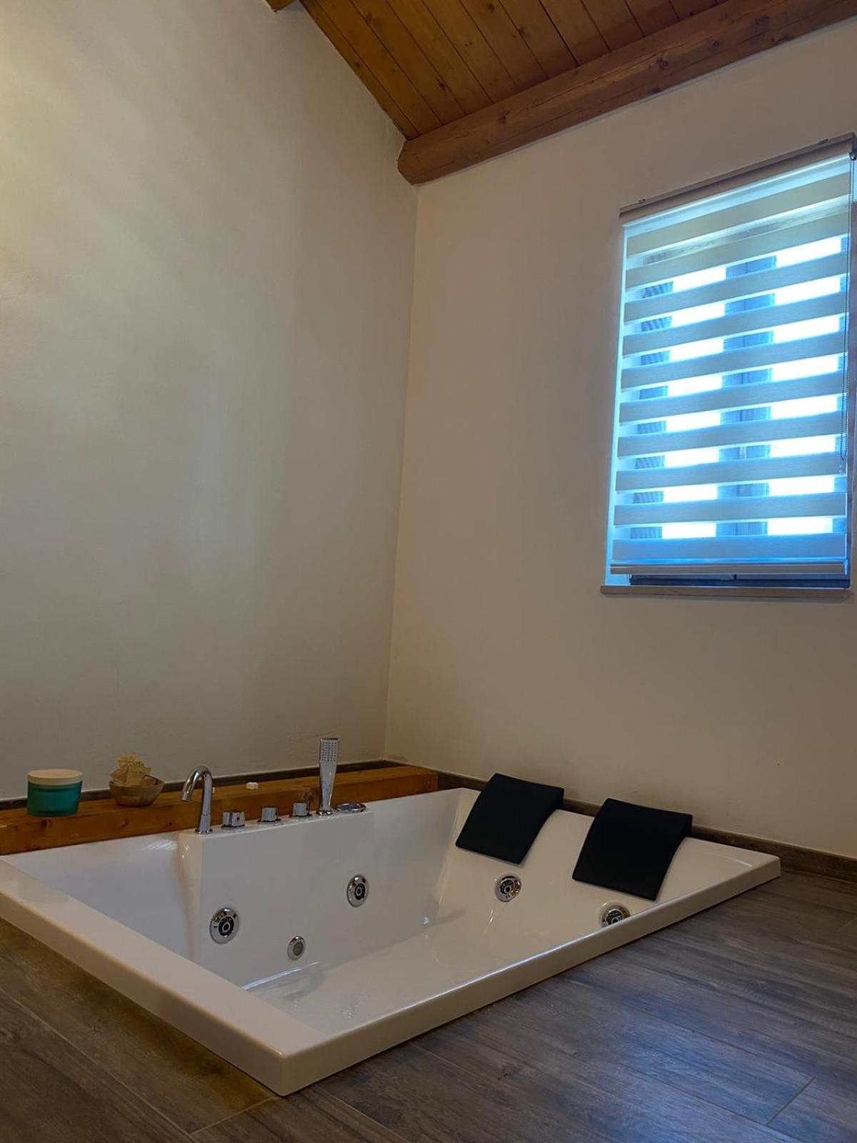 Double Room with Spa Bath photo 2