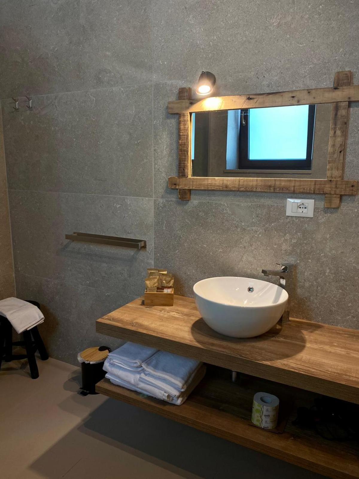 Double Room with Spa Bath photo 3