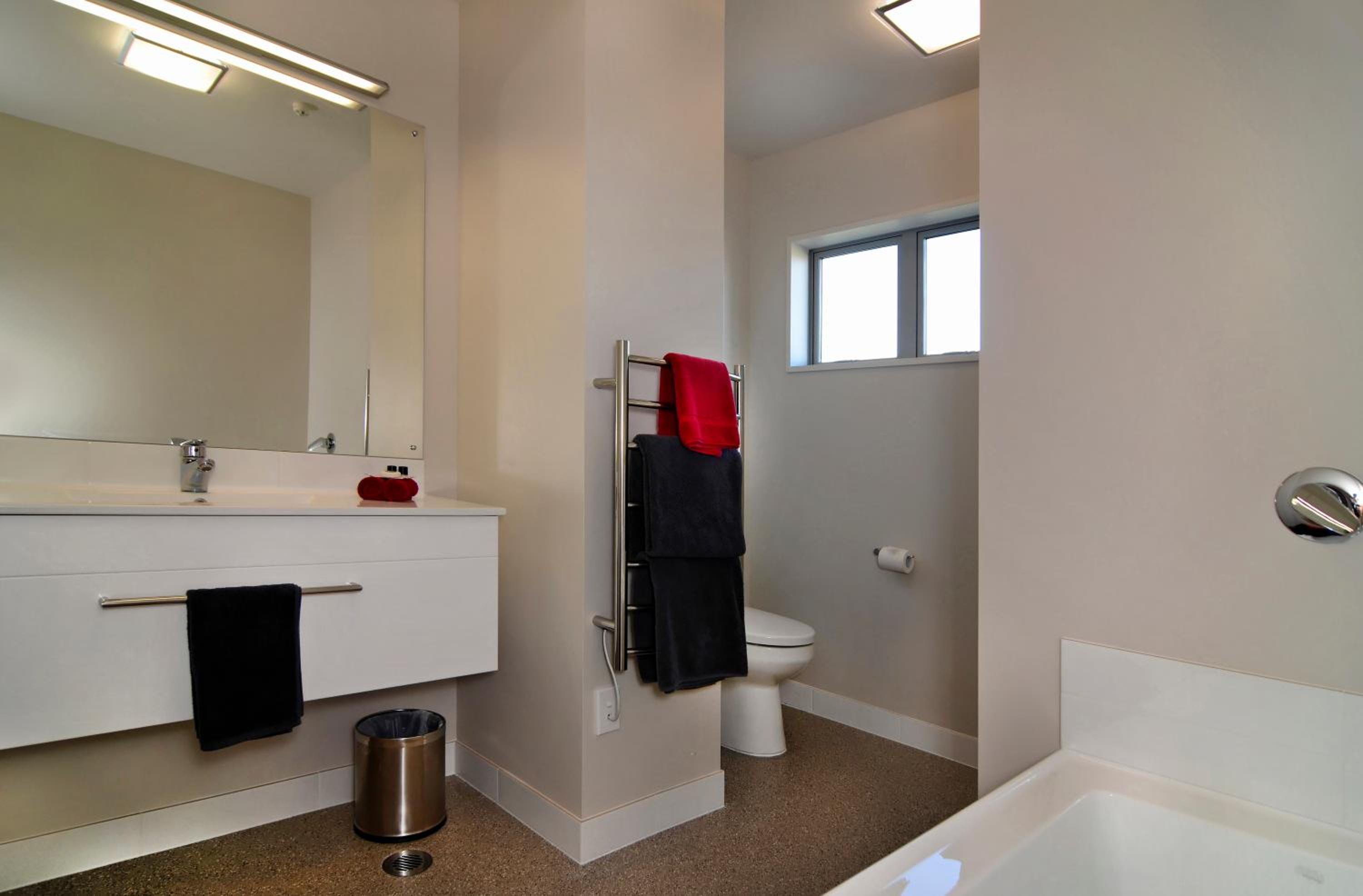 Superior One-Bedroom Apartment photo 2