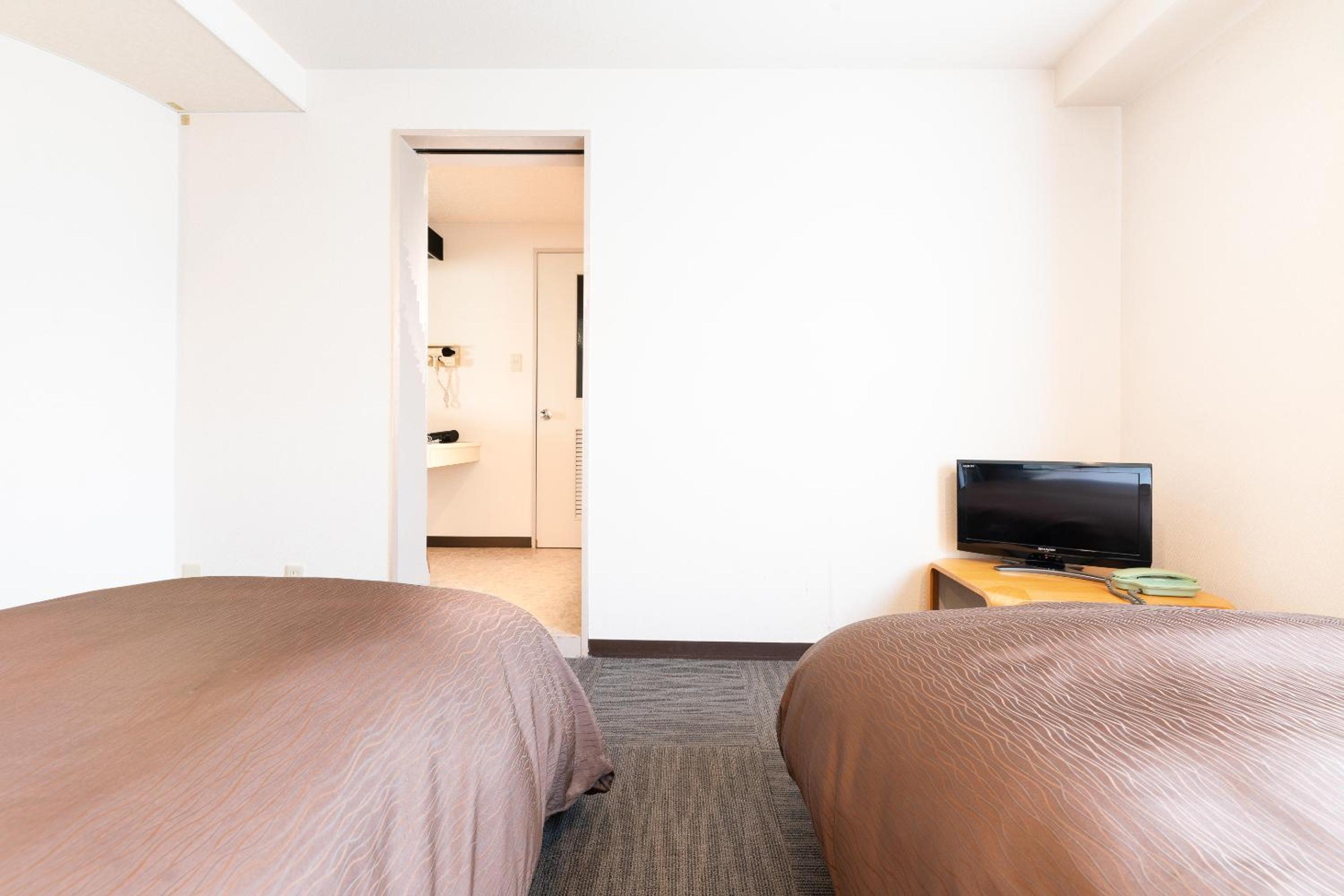 Twin Room - Non-Smoking - Photo 7