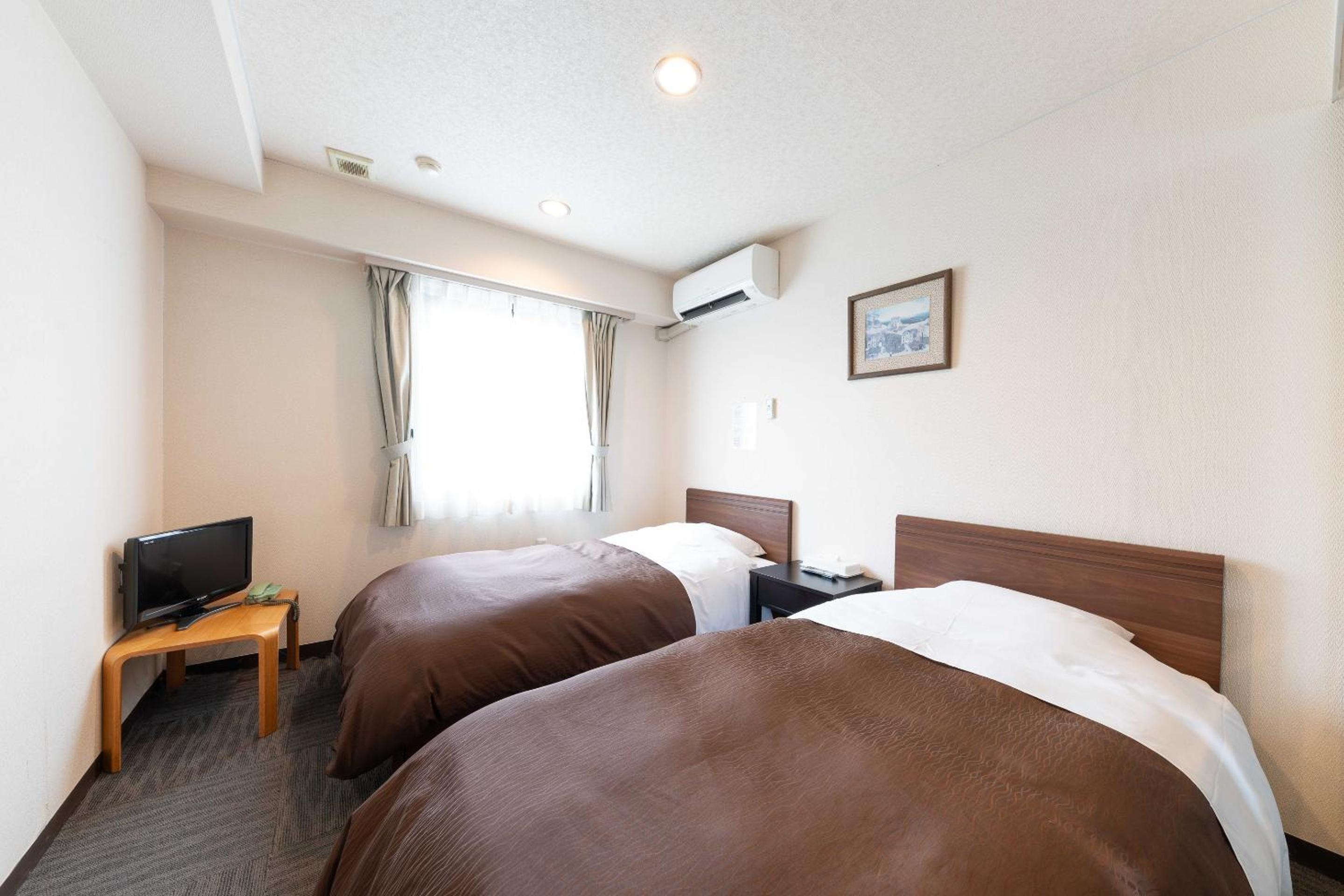 Twin Room - Non-Smoking - Photo 3