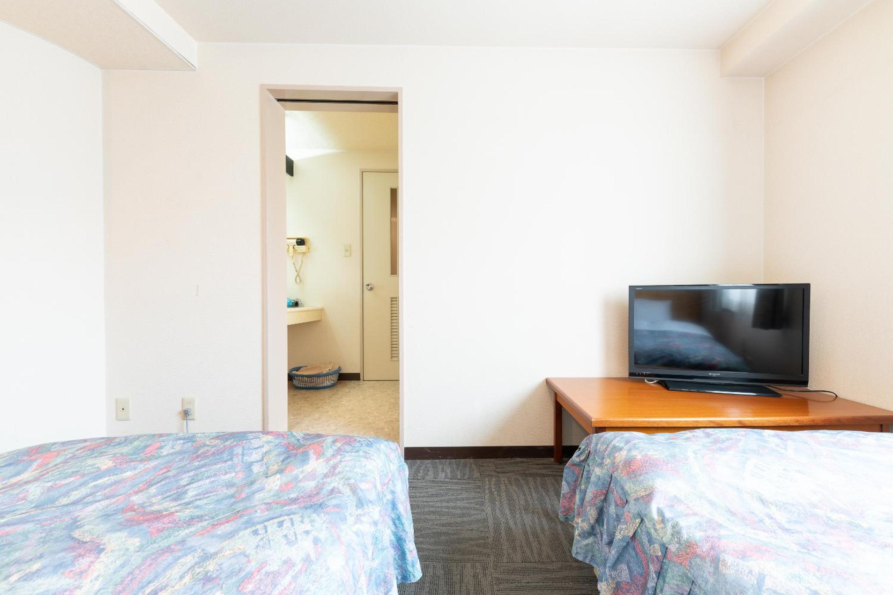 Twin Room - Smoking - Photo 6