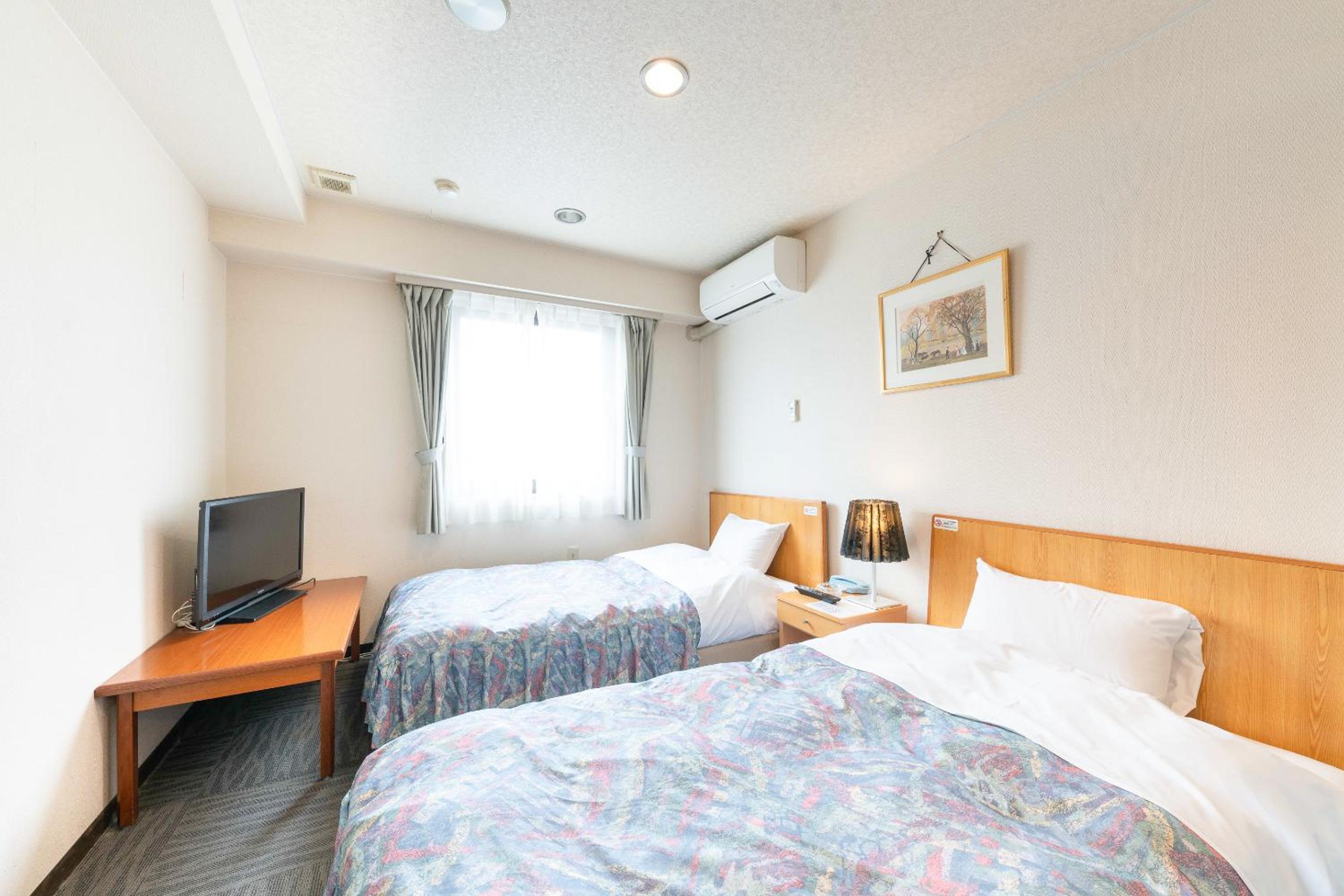 Twin Room - Smoking - Photo 2