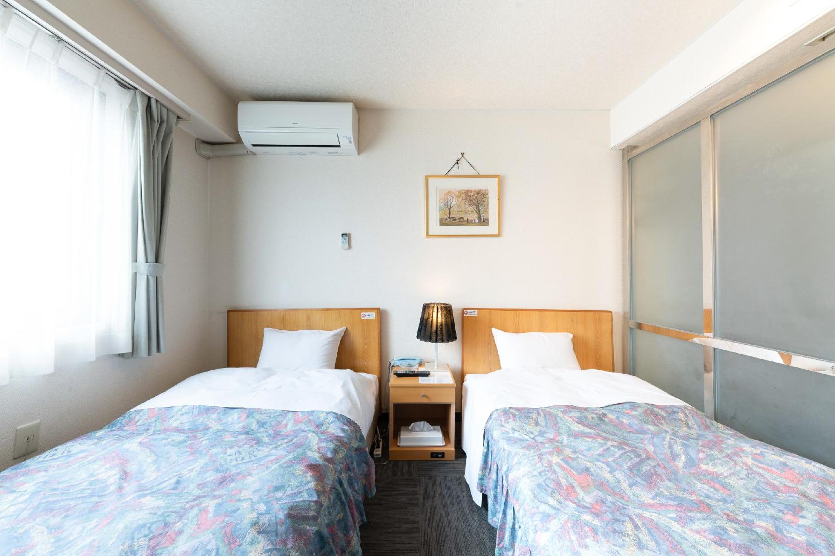 Twin Room - Smoking - Photo 5