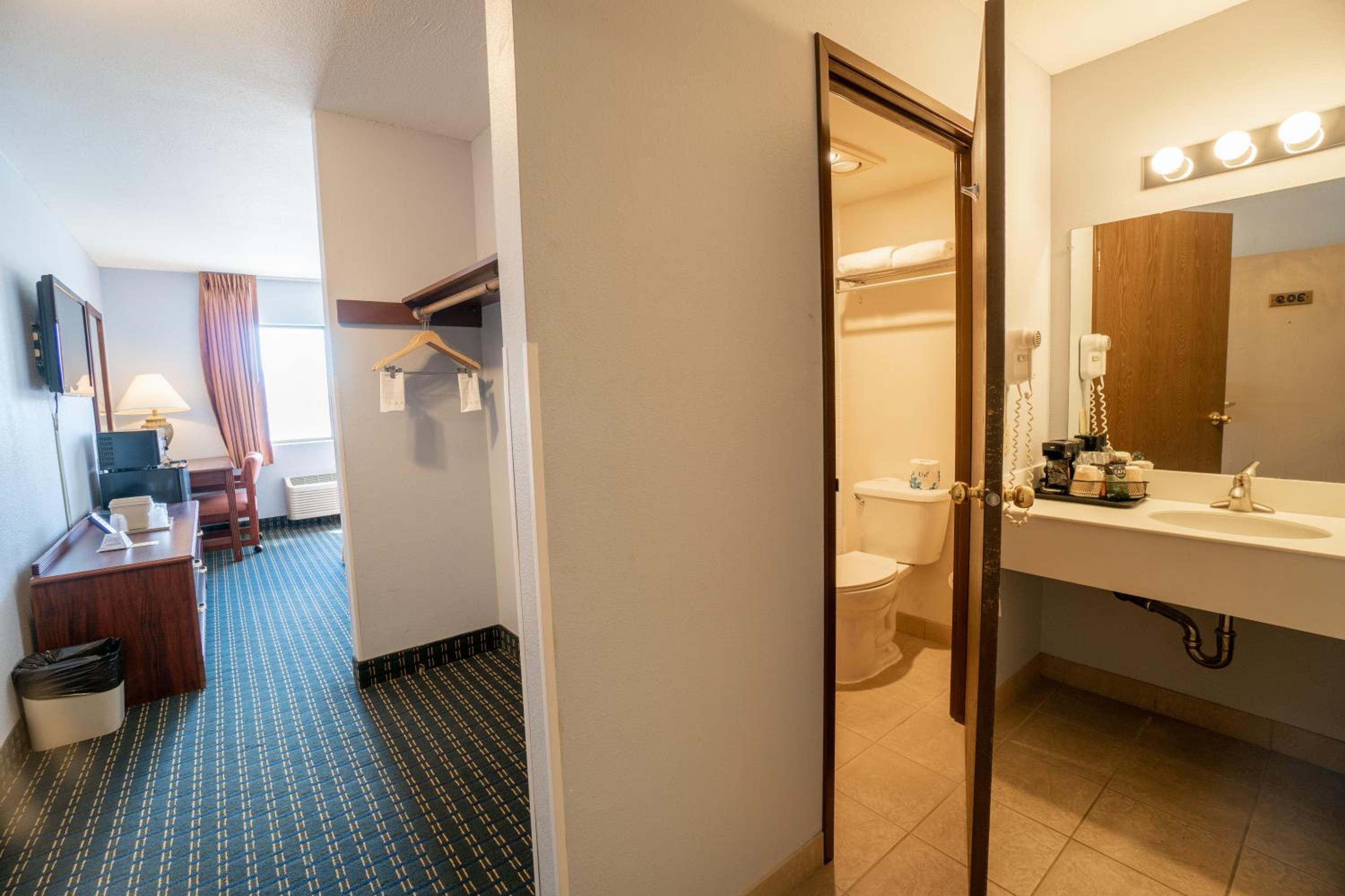 Queen Room photo 3