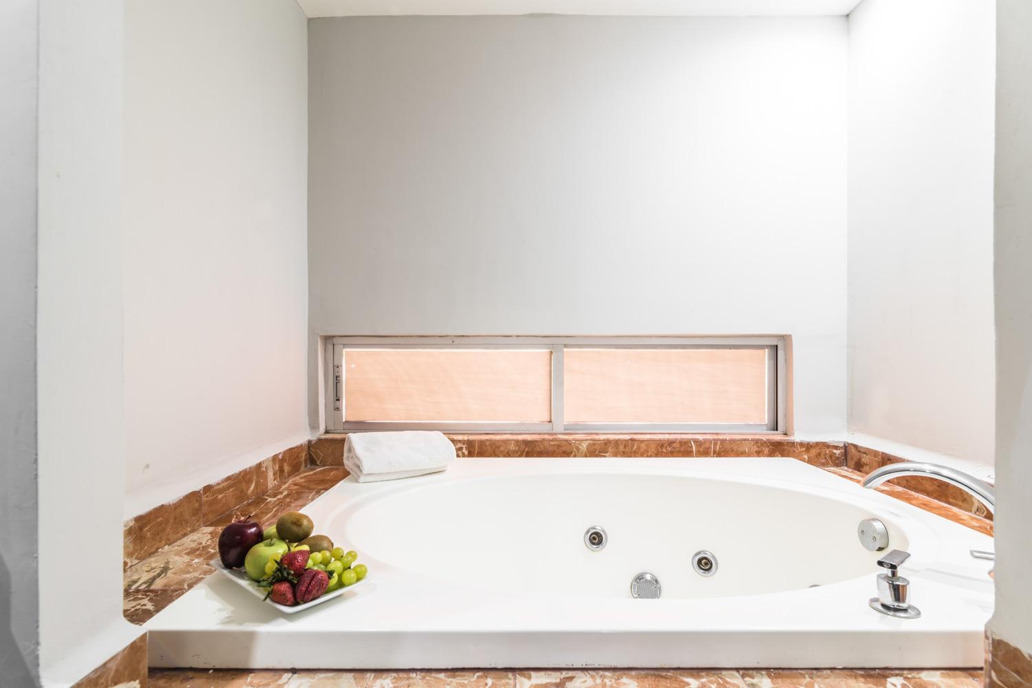 Superior Double Room with Hot tub - Photo 3