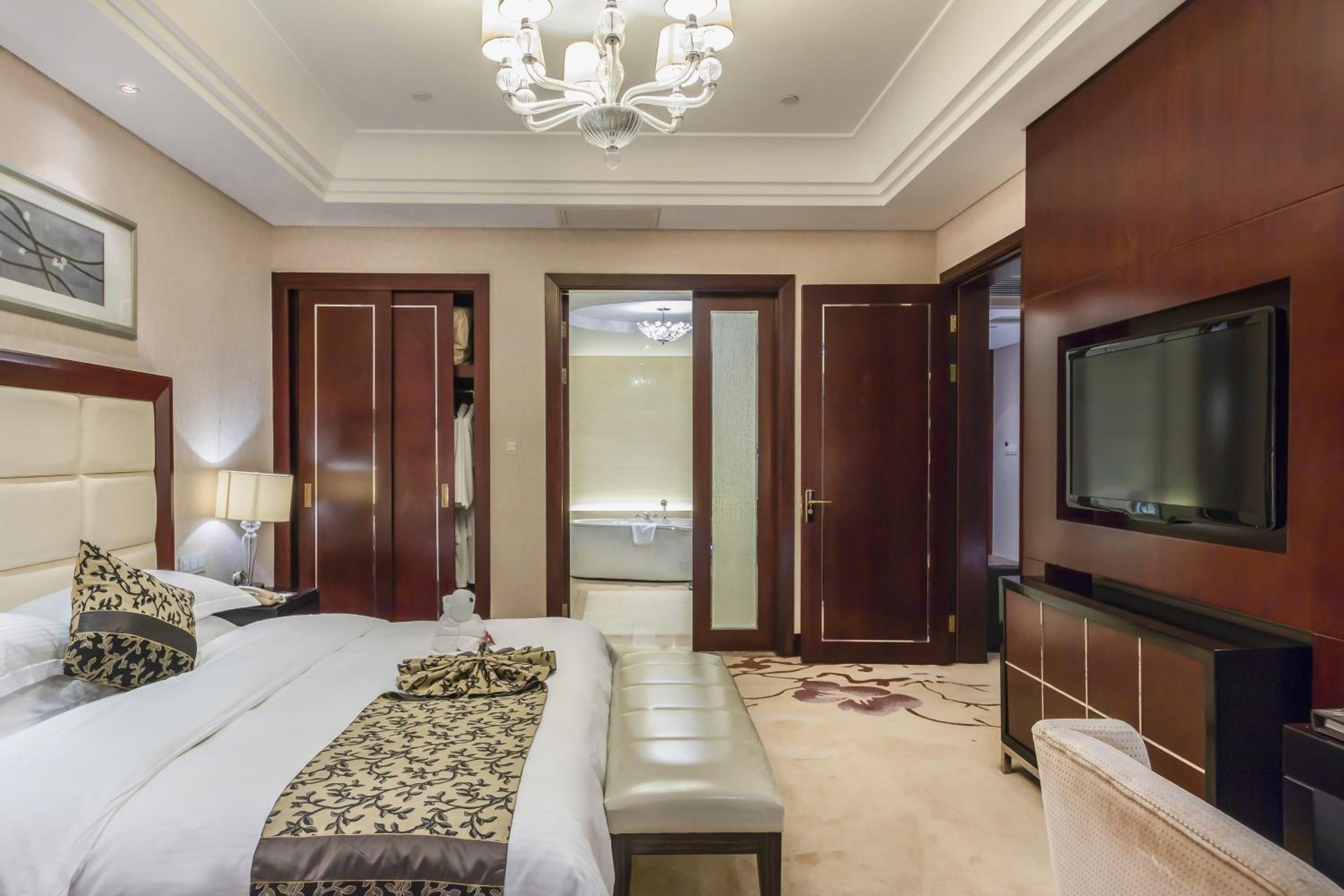 Deluxe King Smoking Room photo 3
