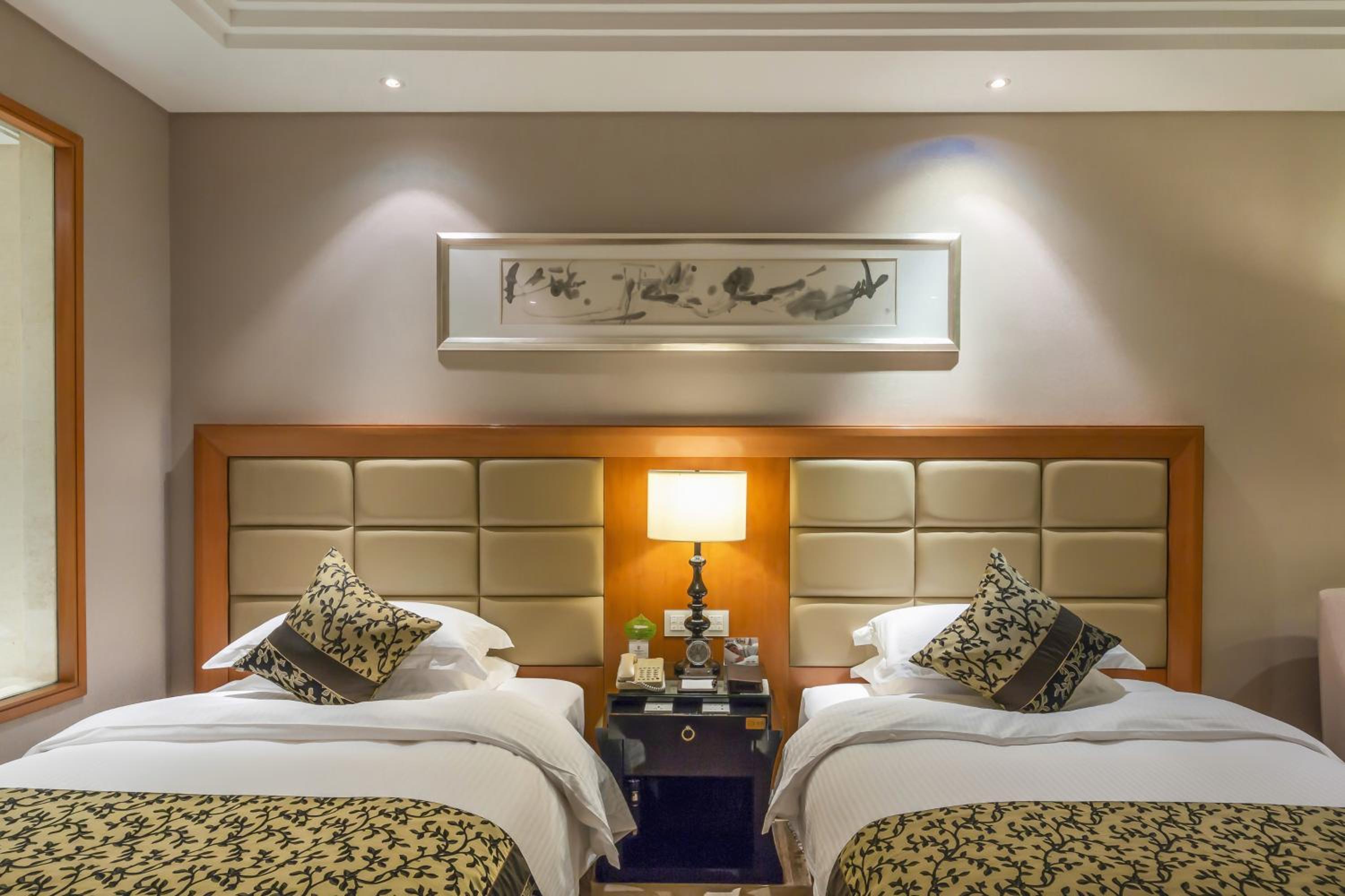 Deluxe Twin Smoking Room