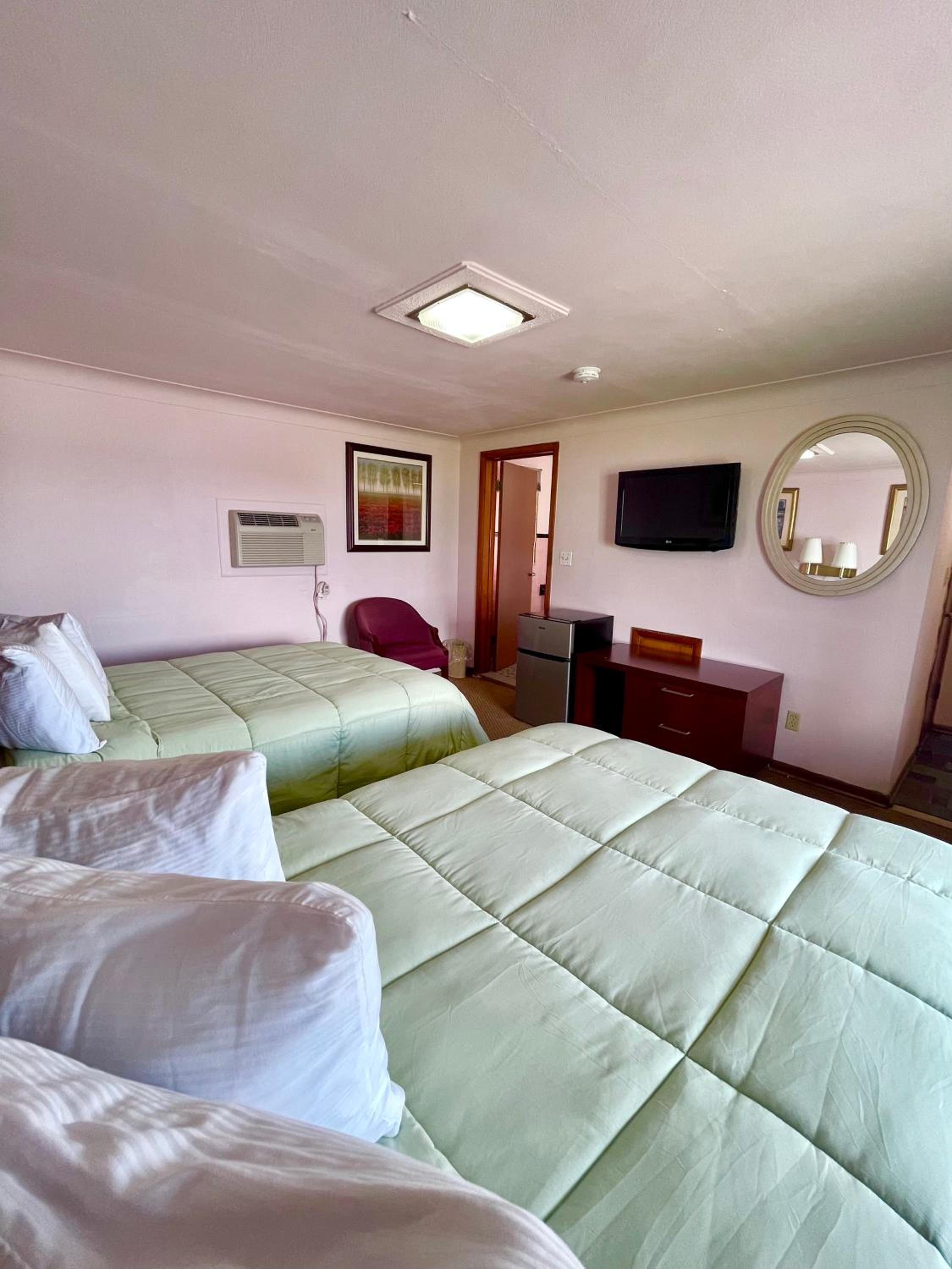 Standard Double Room - Non-Smoking  - Photo 2