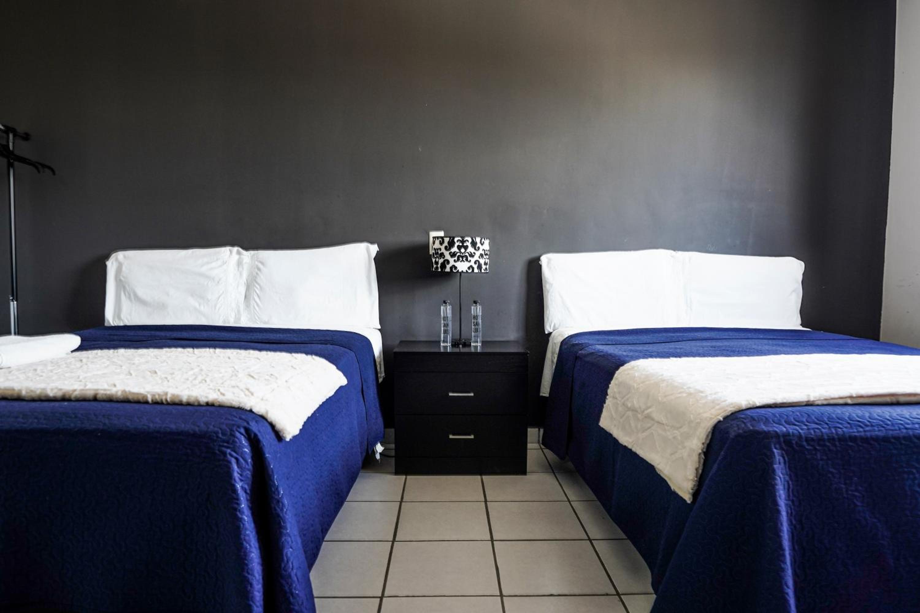 Double Room - Photo 2