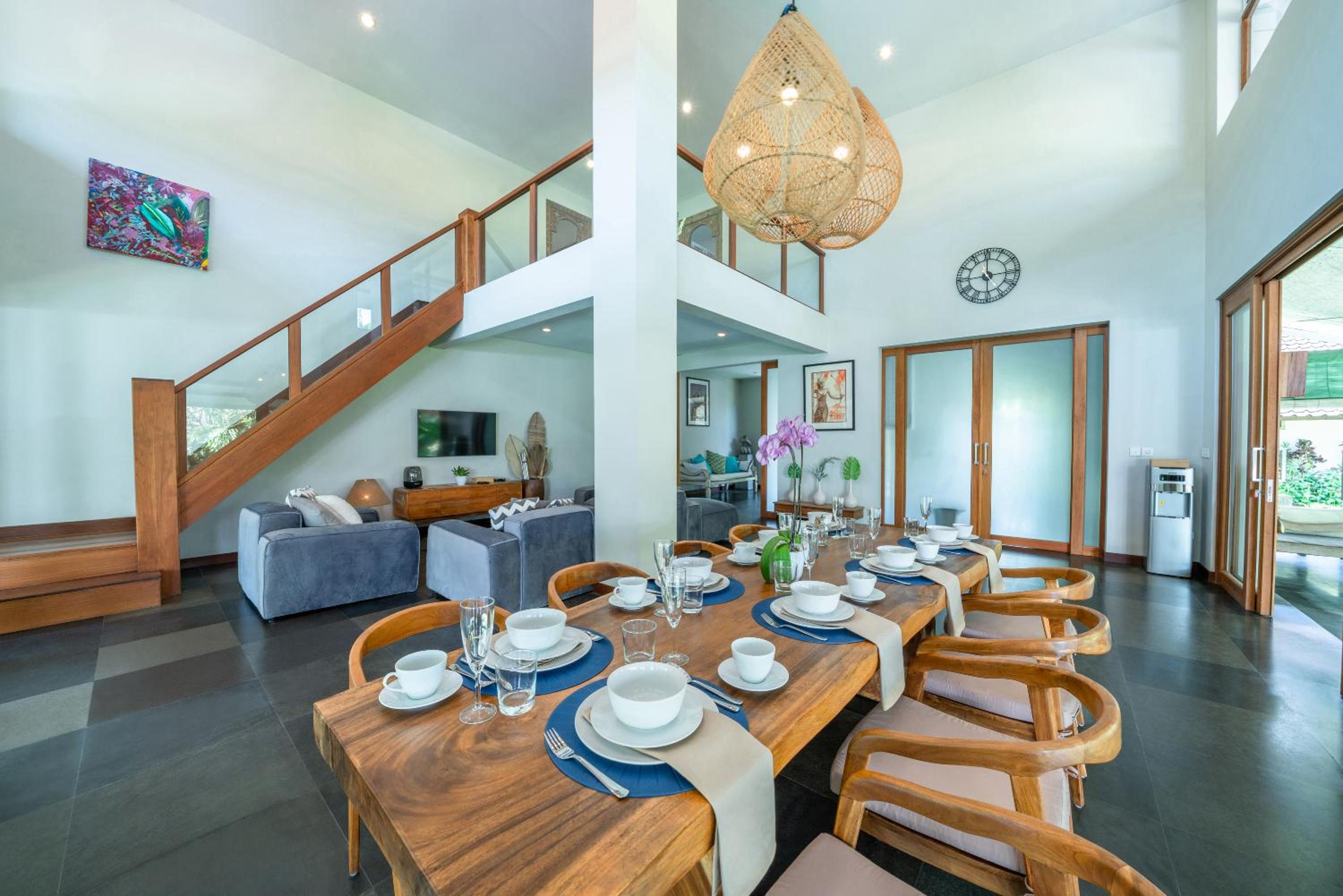 Villa - Photo 2