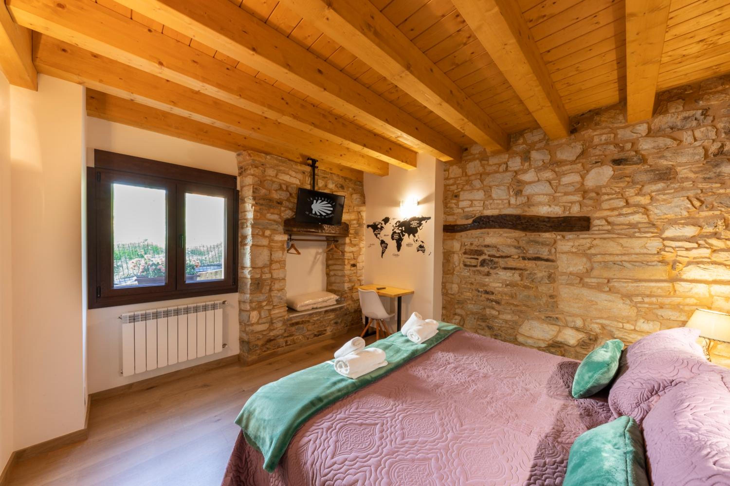 Standard Queen Room - Photo 4