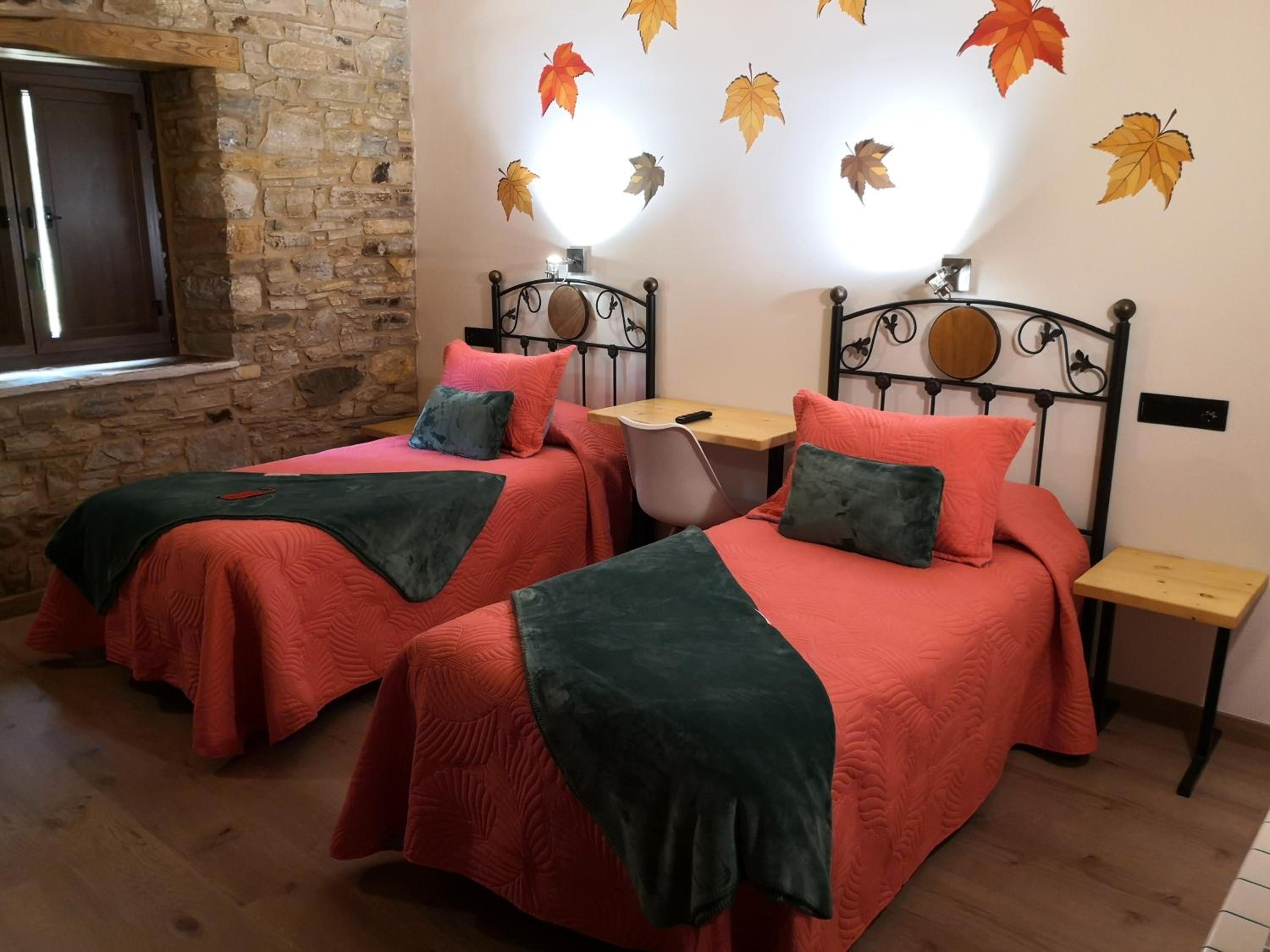 Twin Room with Extra Bed - Photo 2