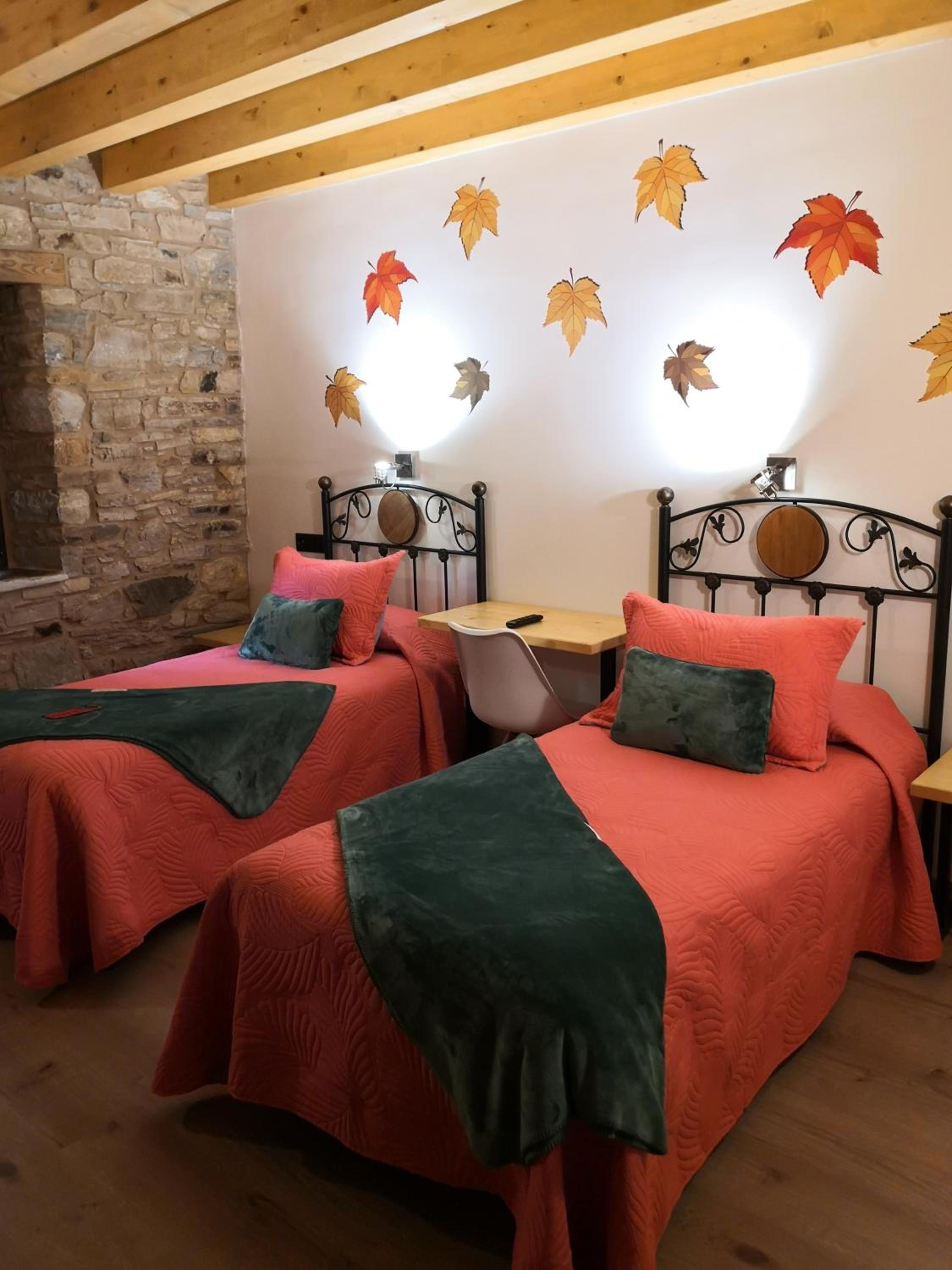 Twin Room with Extra Bed - Photo 7