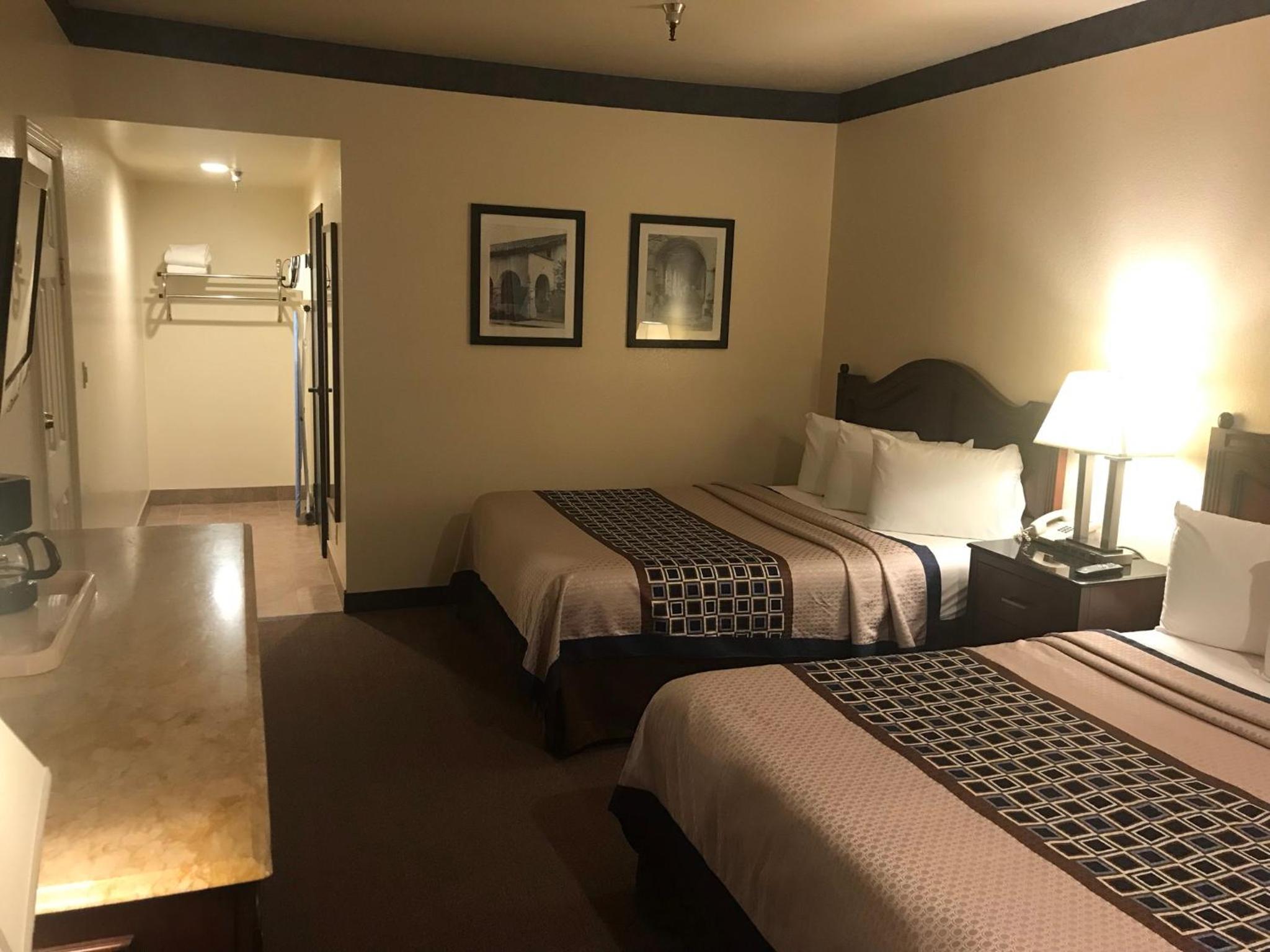Queen Room with Two Queen Beds - Photo 6