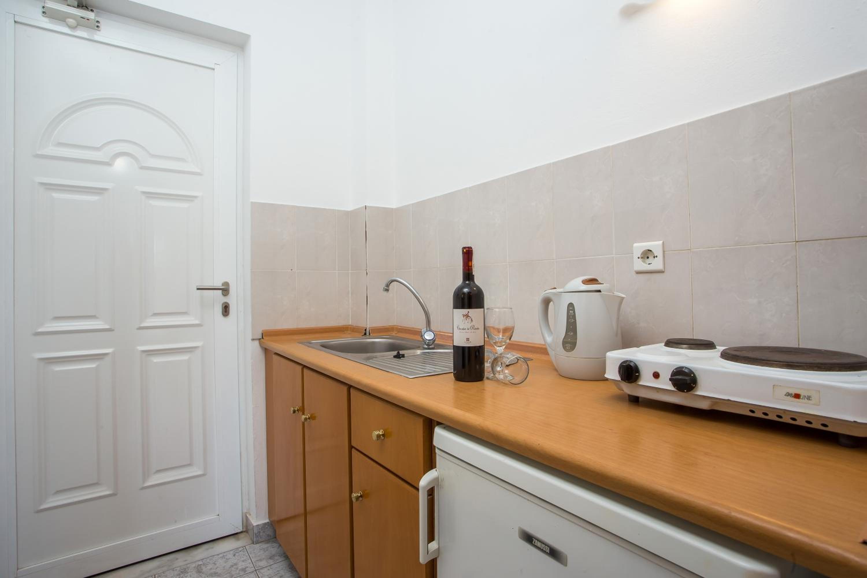Studio (2 Adults) - Photo 4