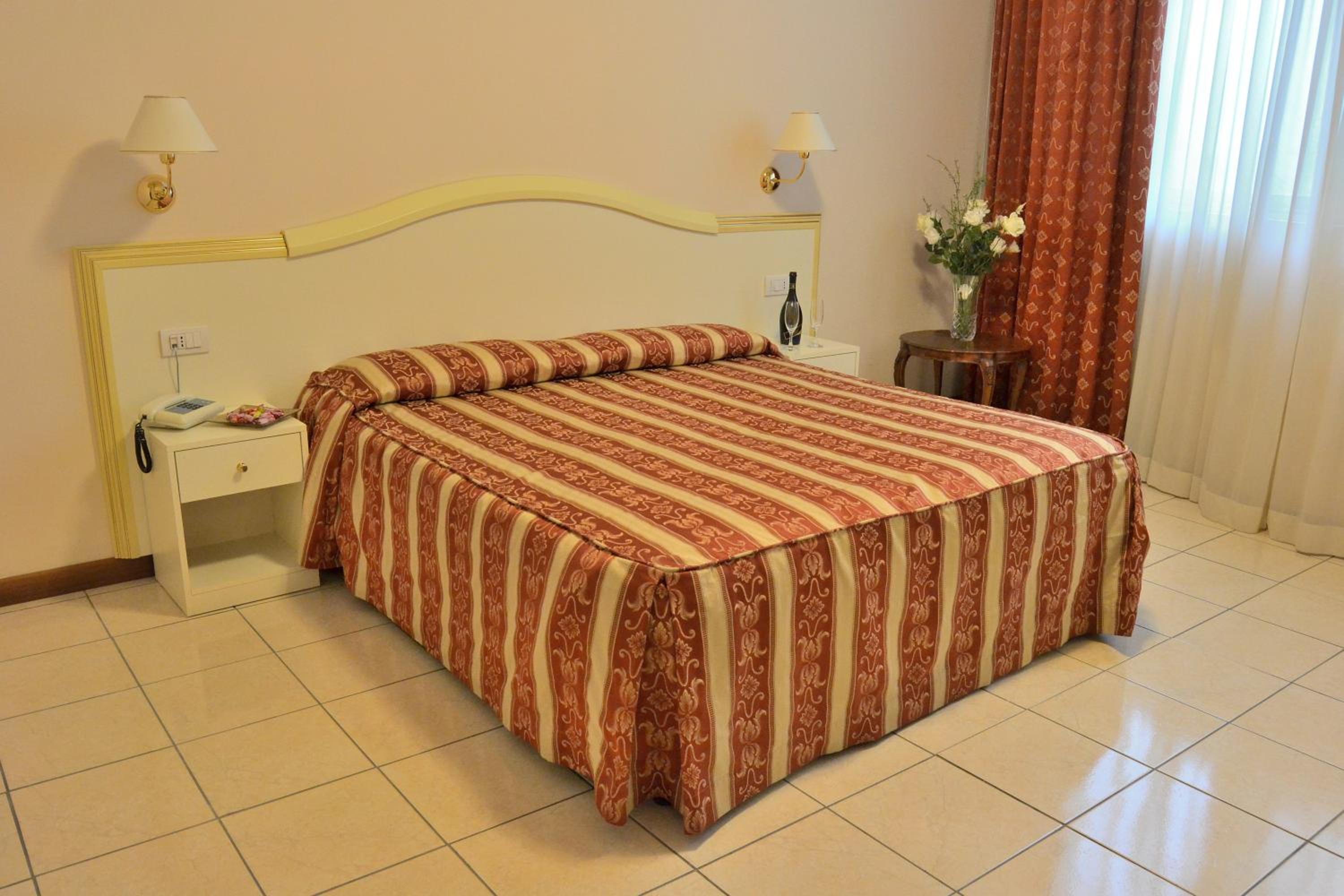 Chambre Quadruple - Accessible aux Personnes à Mobilité Réduite