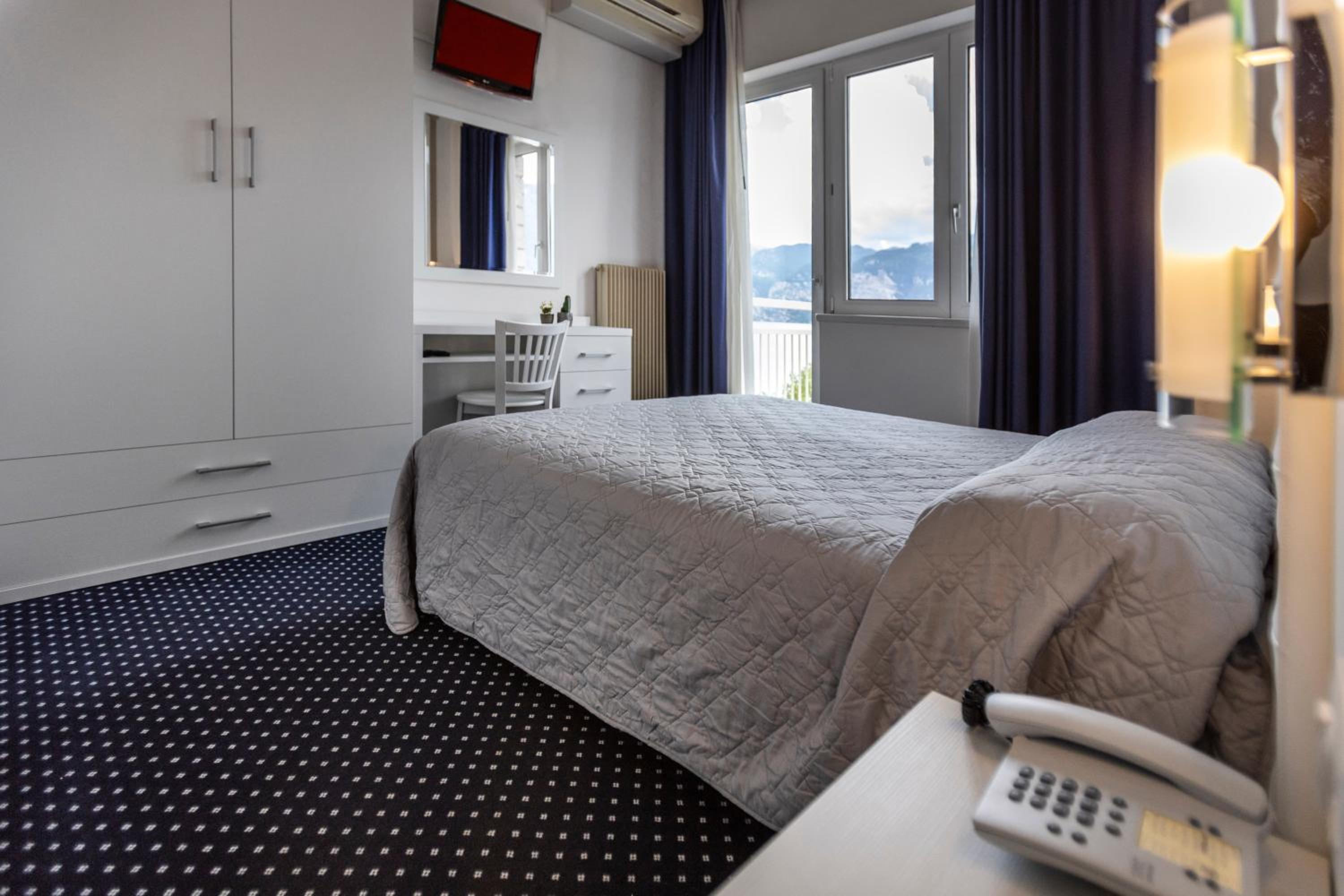 Double Room with Lake View photo 2