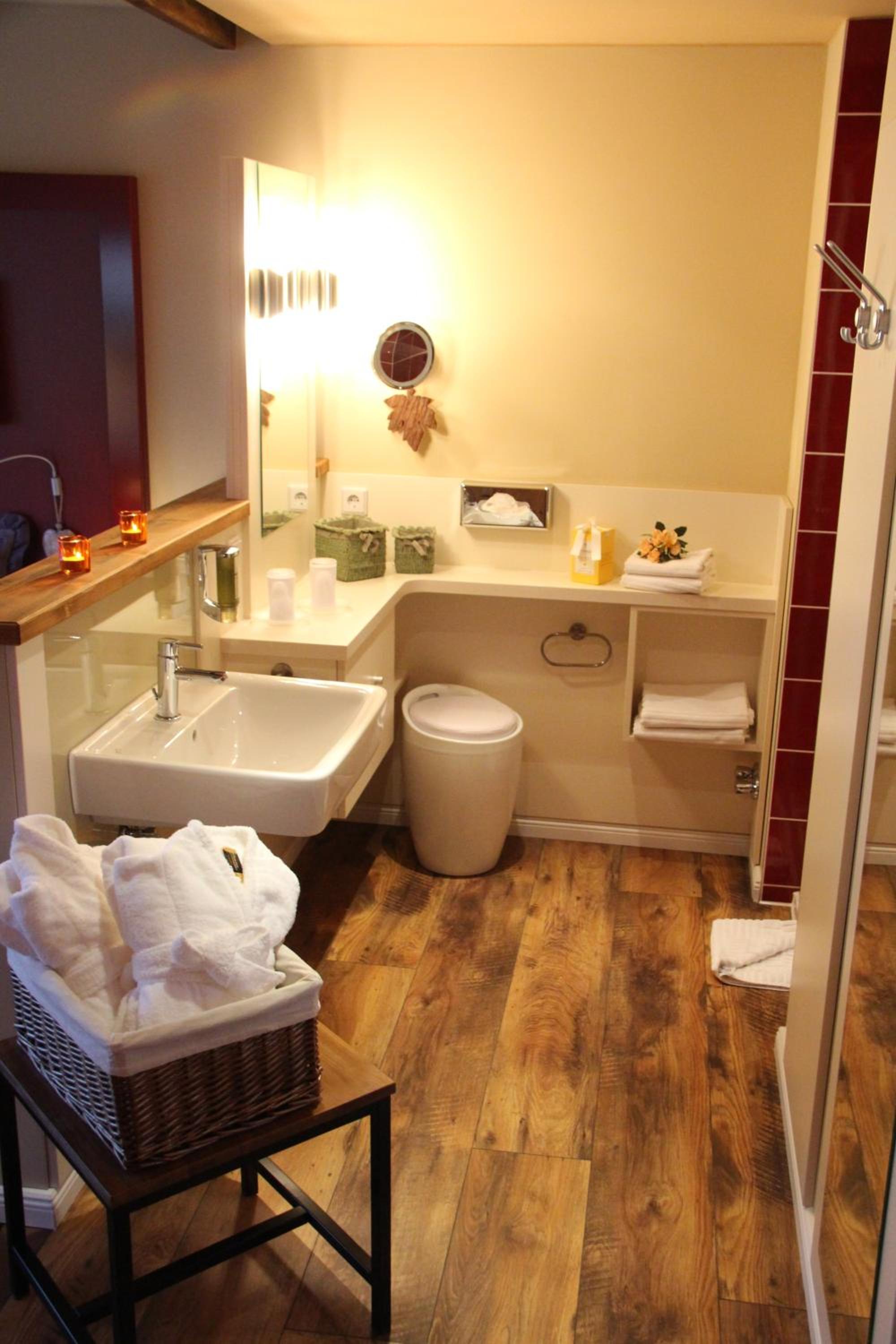 Deluxe Double Room - Photo 9