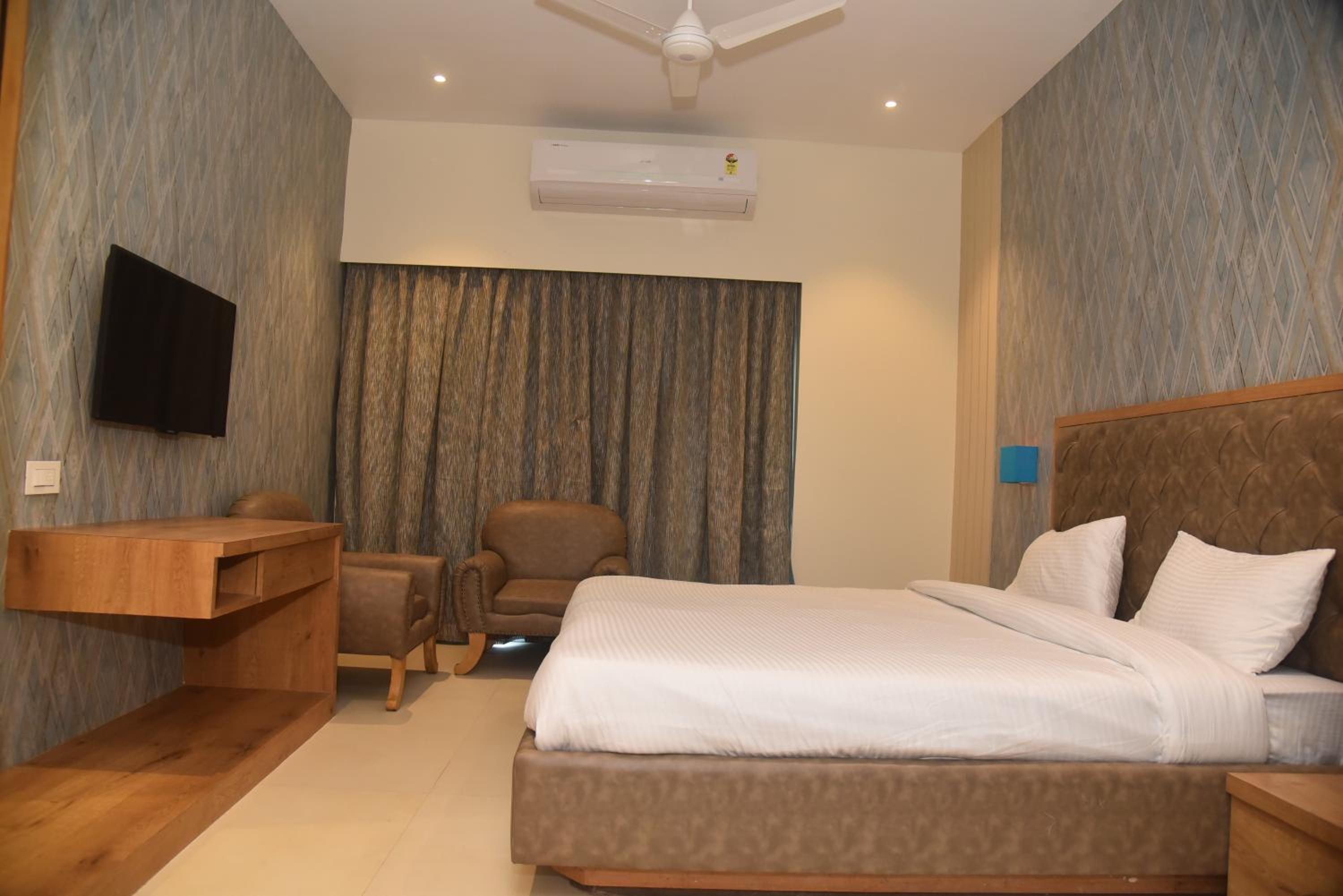Royal Suite photo 2
