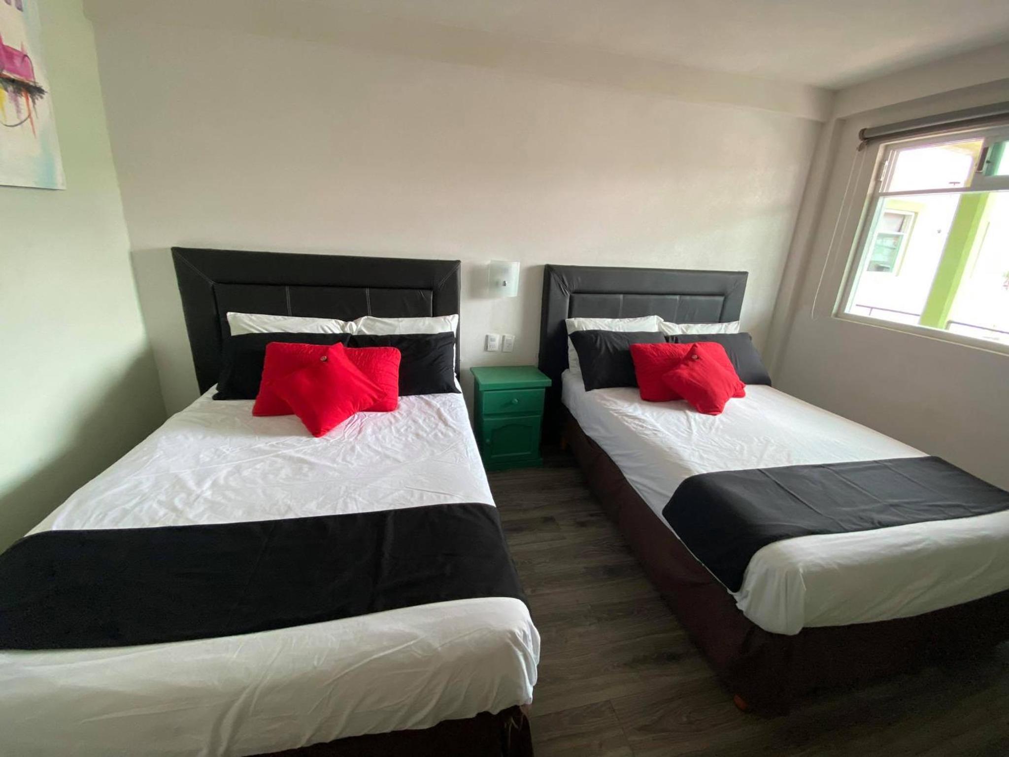 Queen Room with Two Queen Beds photo 3