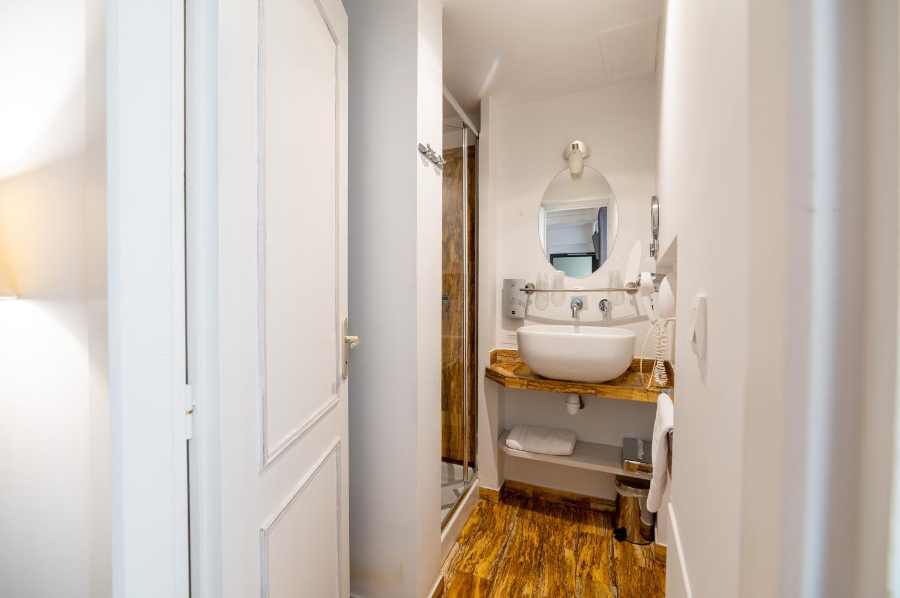 Single Room photo 3
