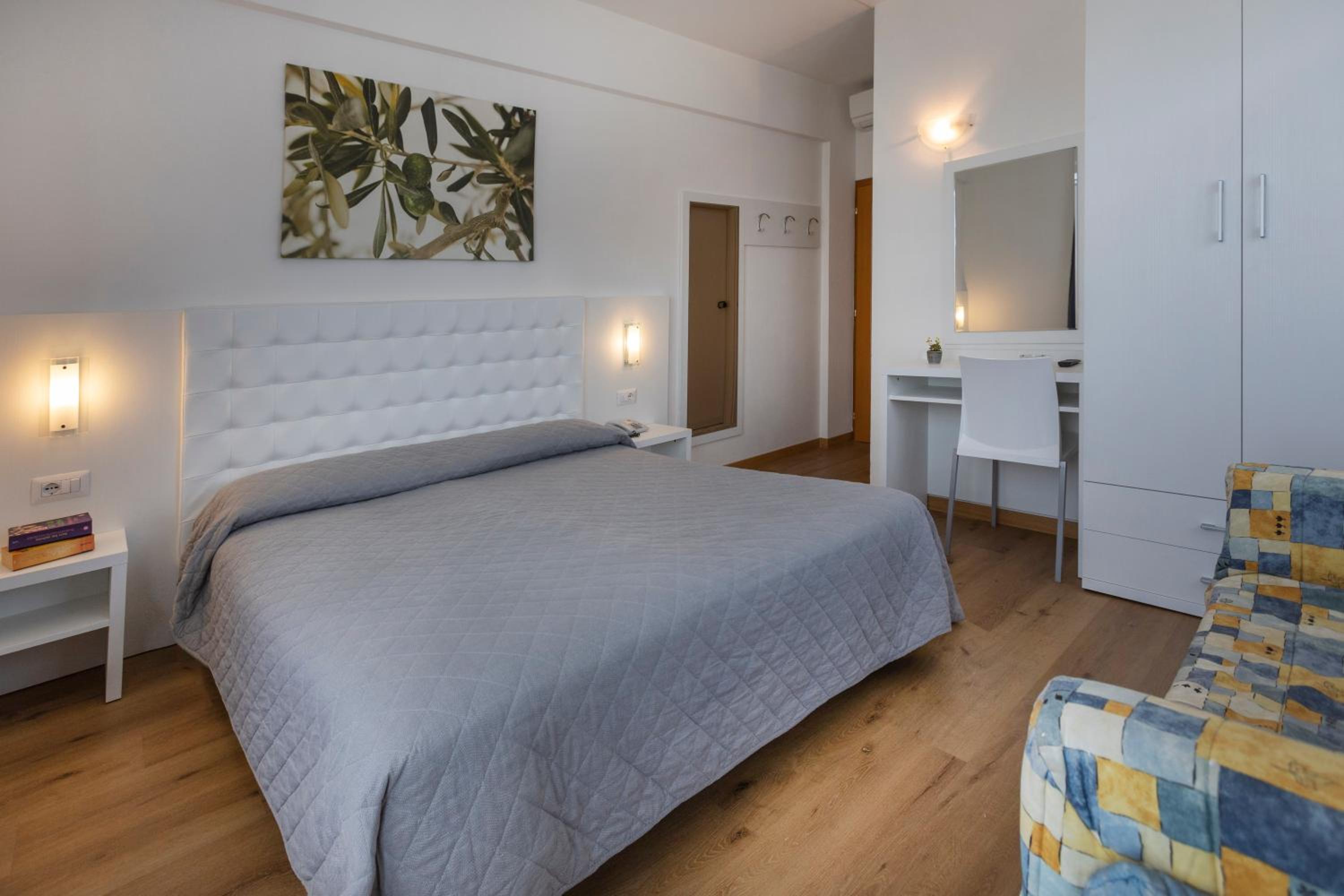 Triple Room with Lake View photo 2
