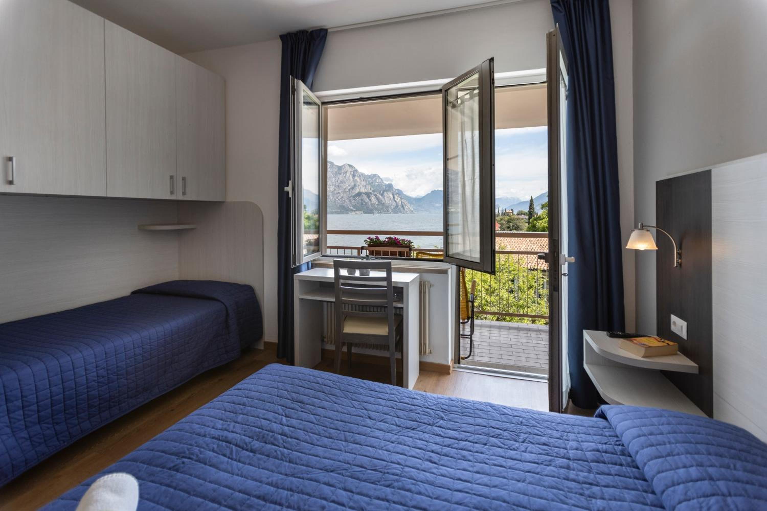 Triple Room with Lake View