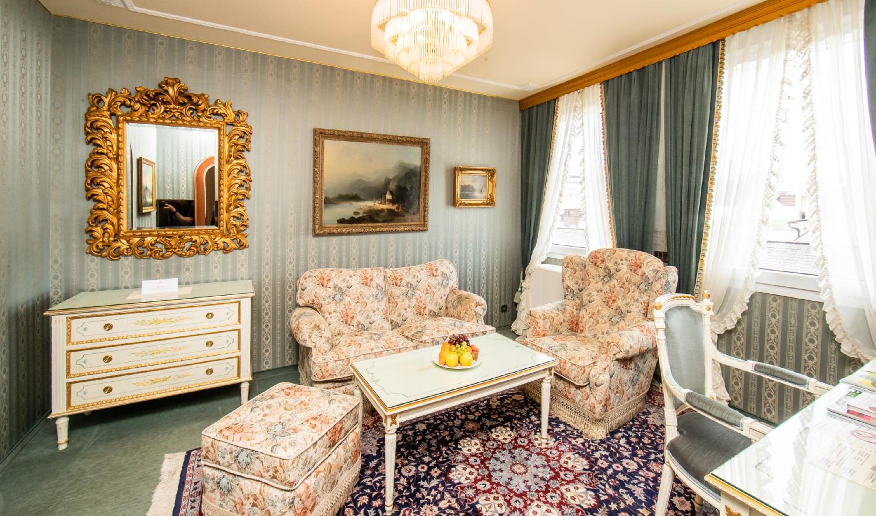 Suite - Photo 11