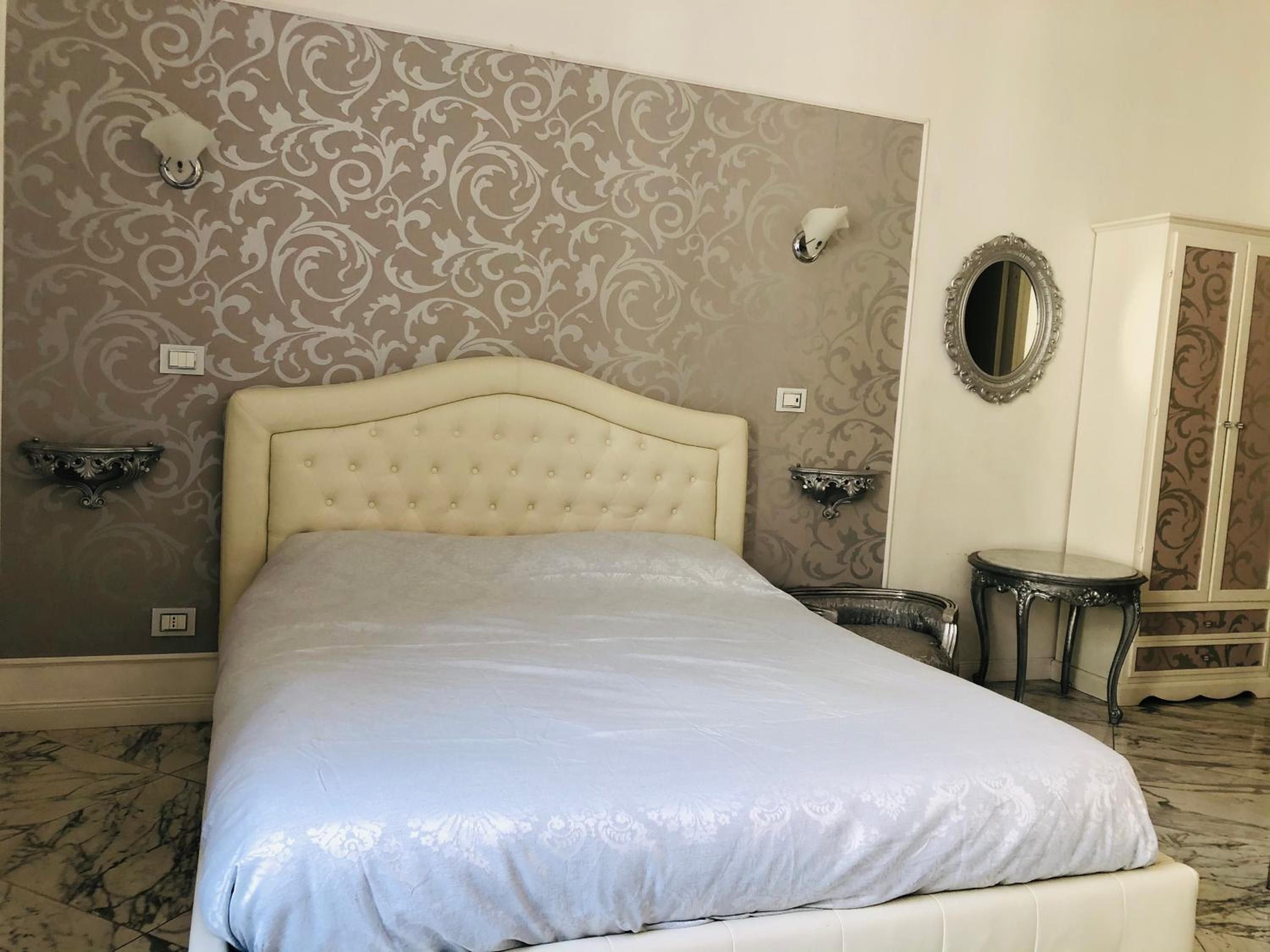 Deluxe Double Room with Shower