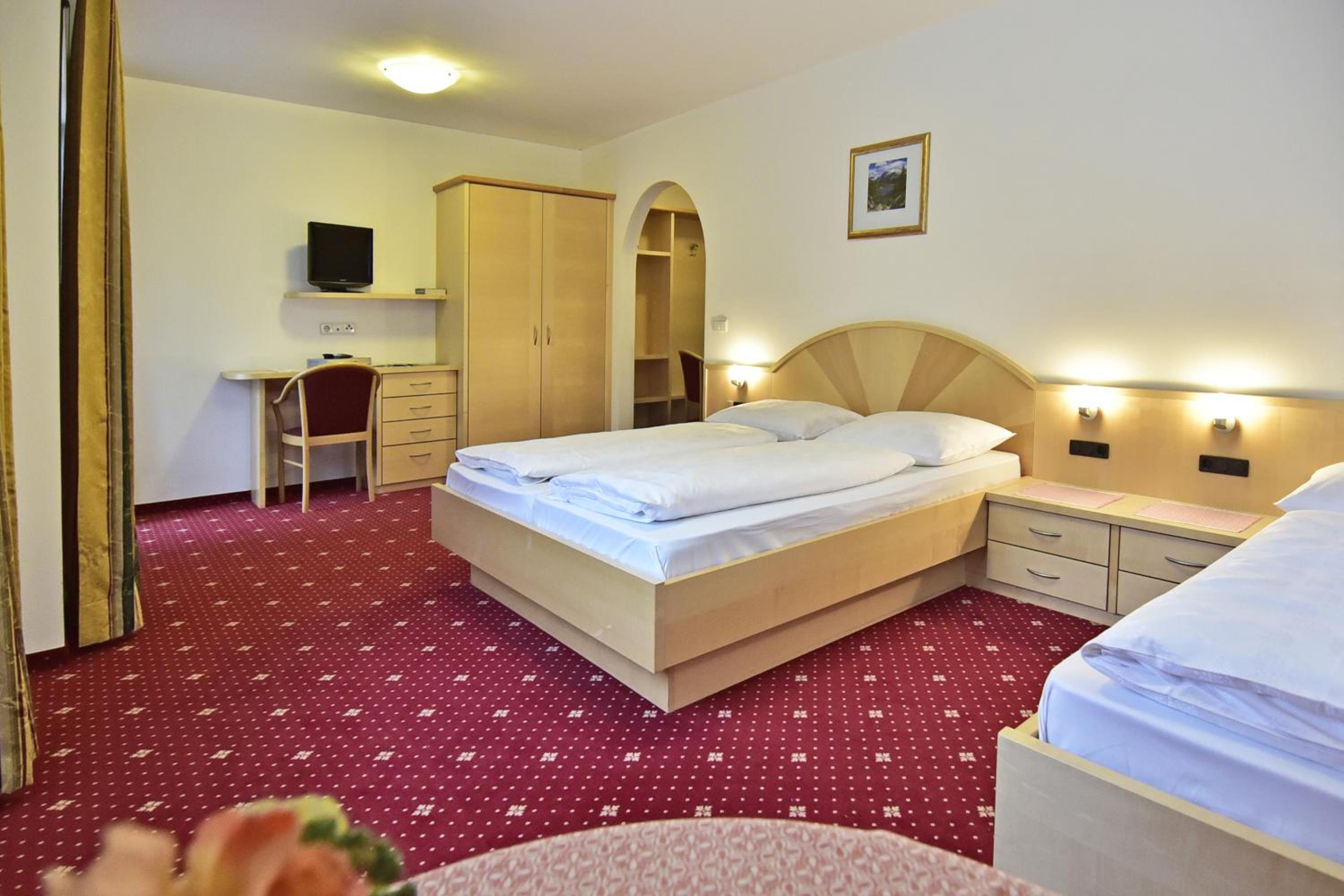 Double Room with Balcony (3 Adults) photo 3
