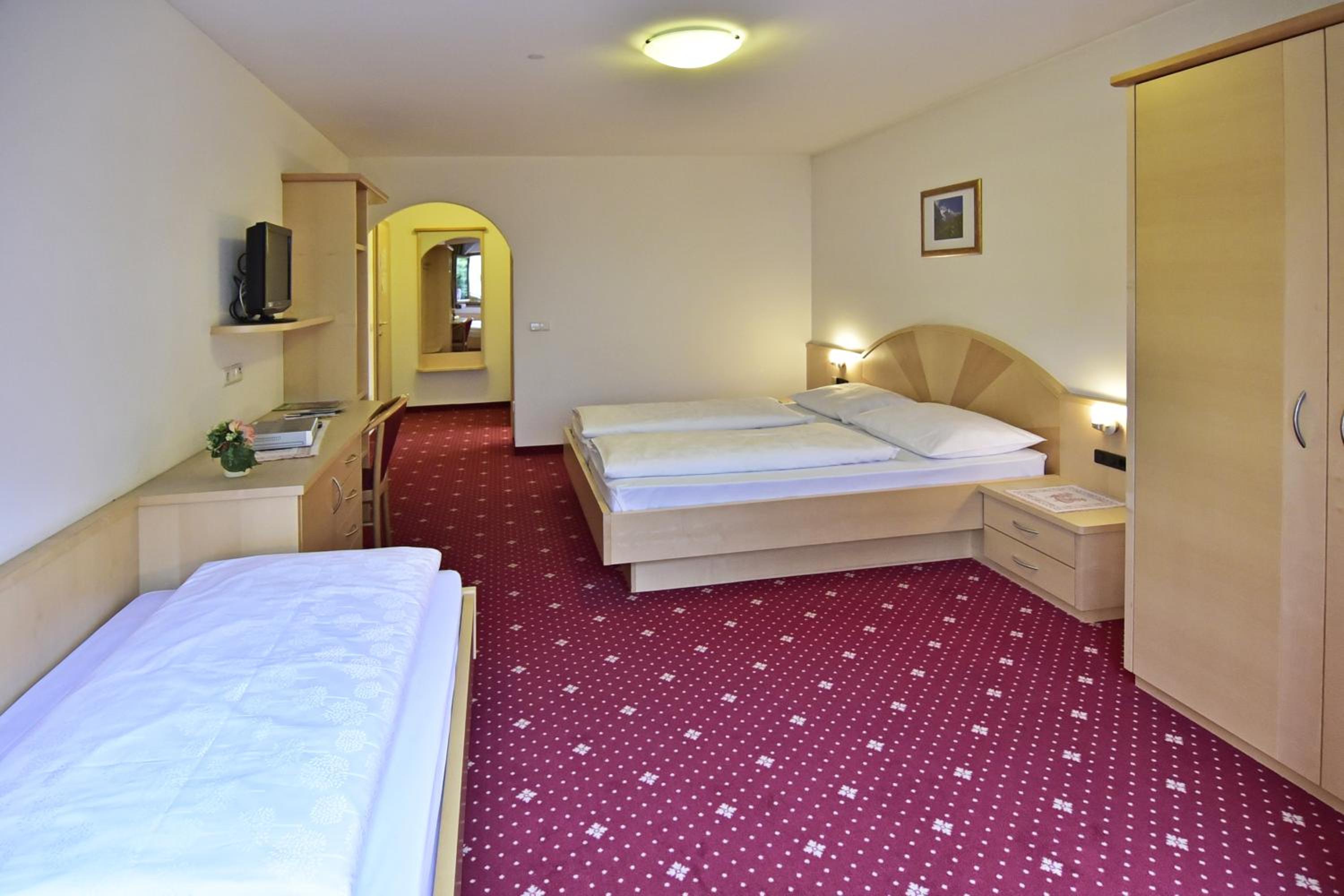 Twin Room with Balcony photo 1